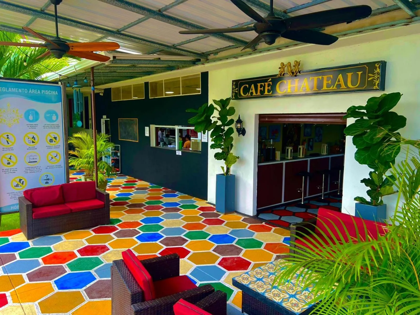 Restaurant/places to eat in Hotel Boutique Chateau de la Mar