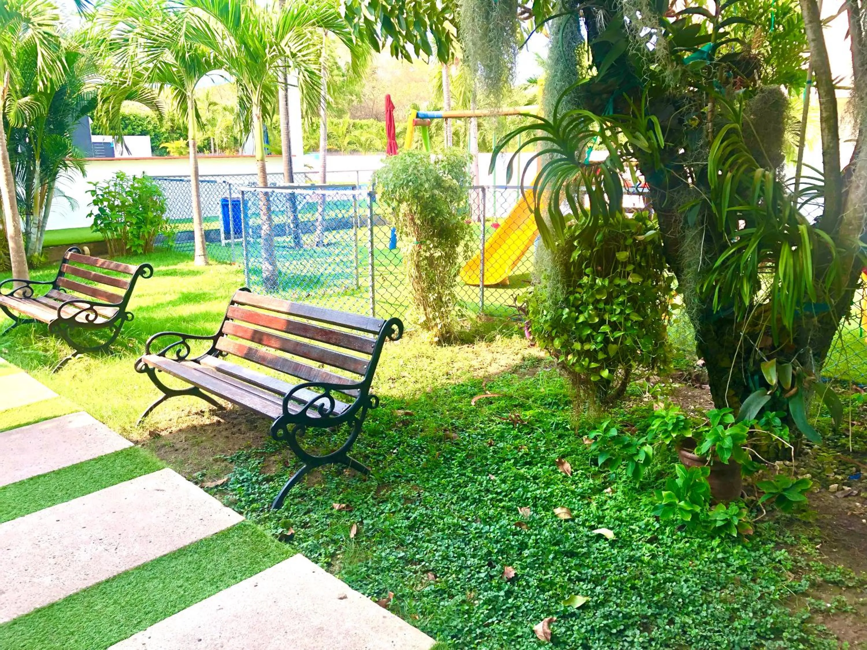 Garden in Hotel Boutique Chateau de la Mar
