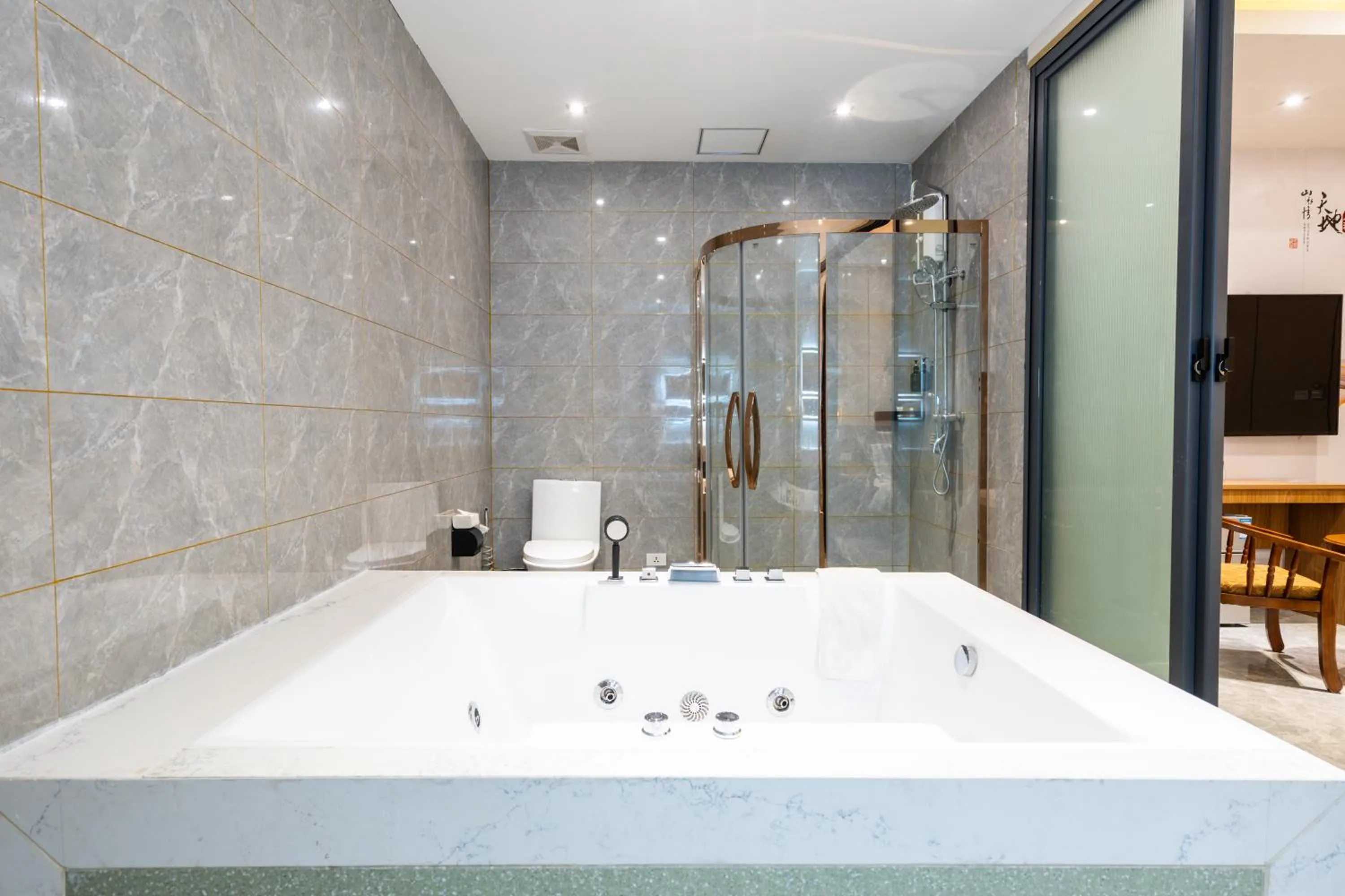 Bath in Home me Hotel Makati