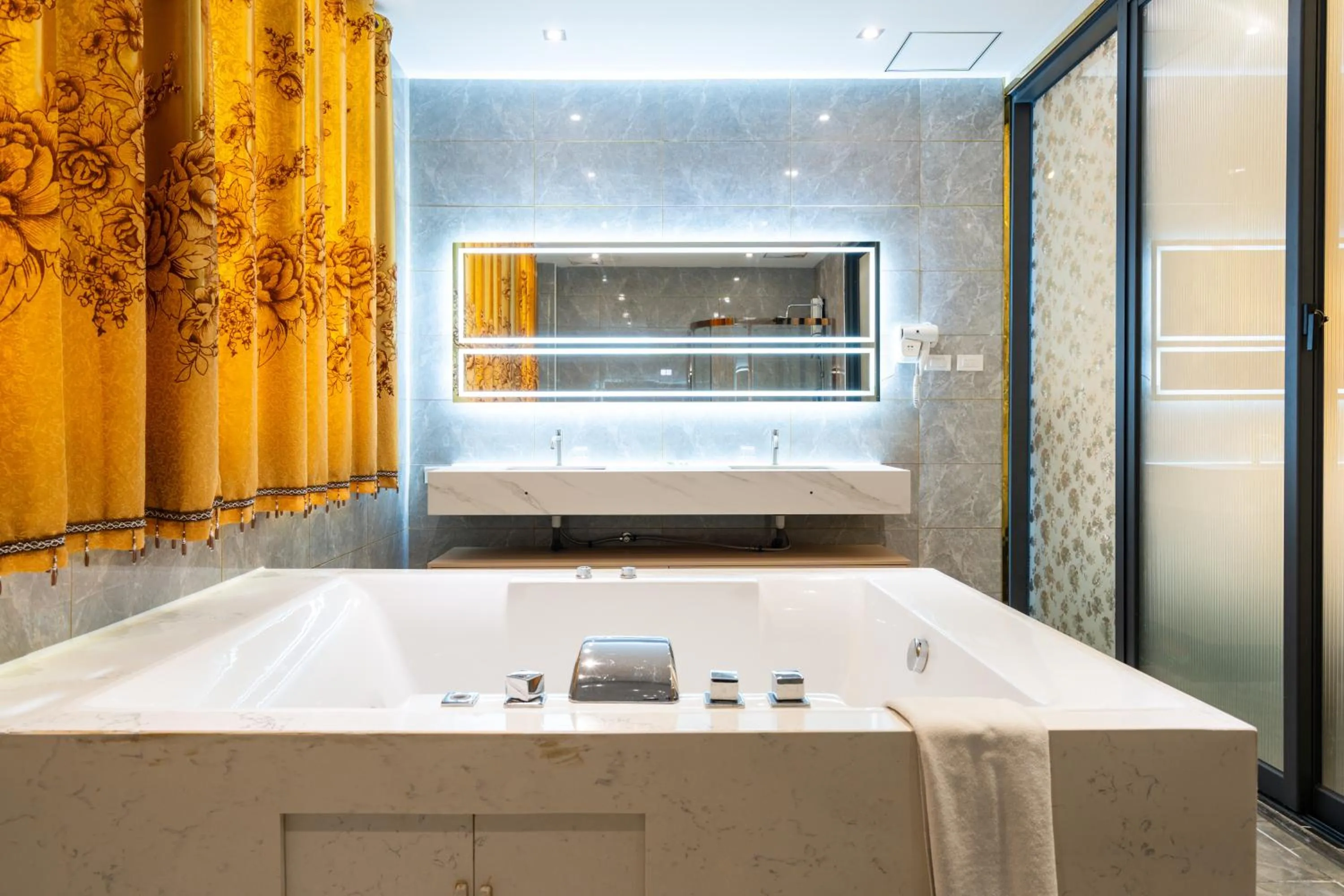 Bath in Home me Hotel Makati