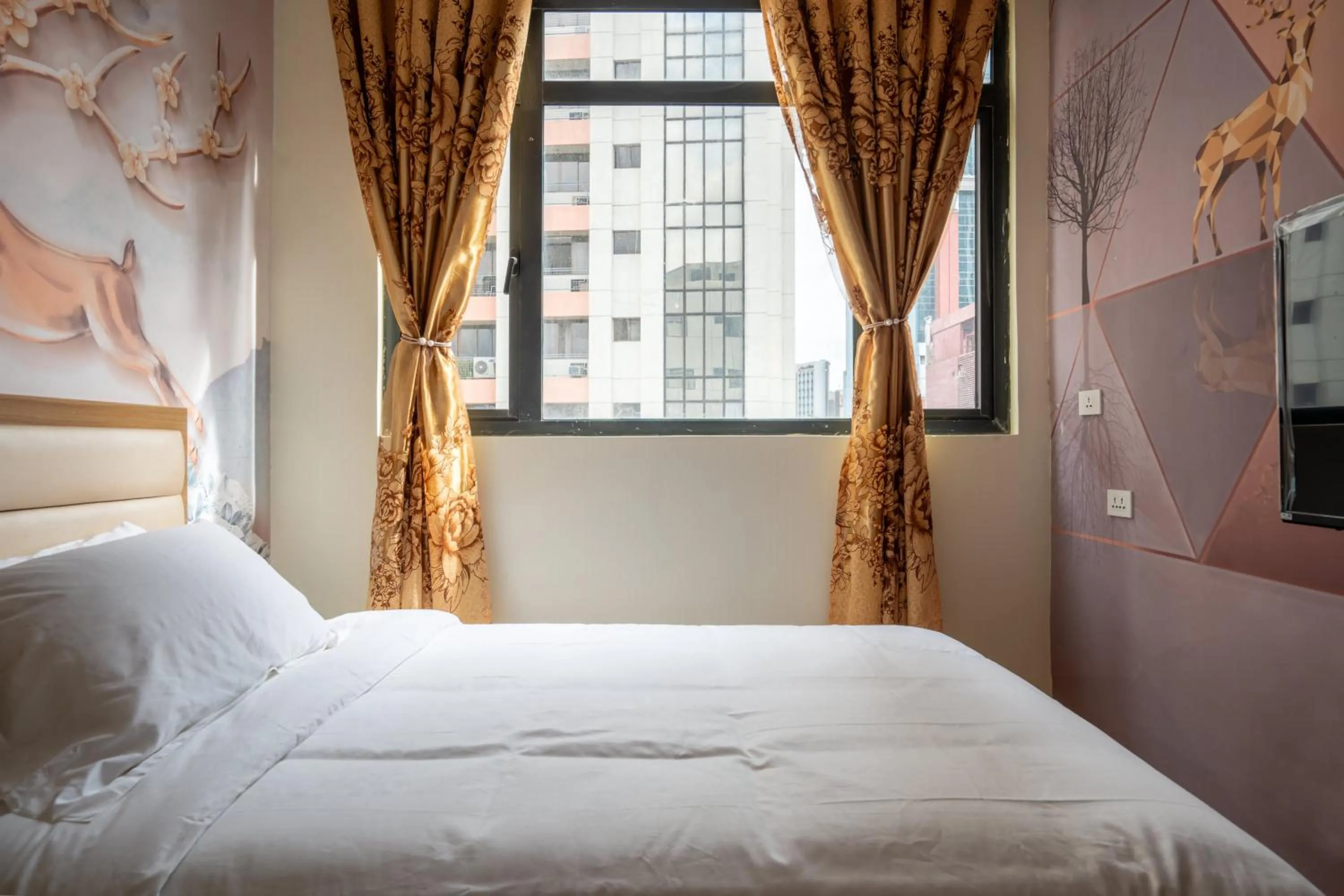 Photo of the whole room, Bed in Home me Hotel Makati