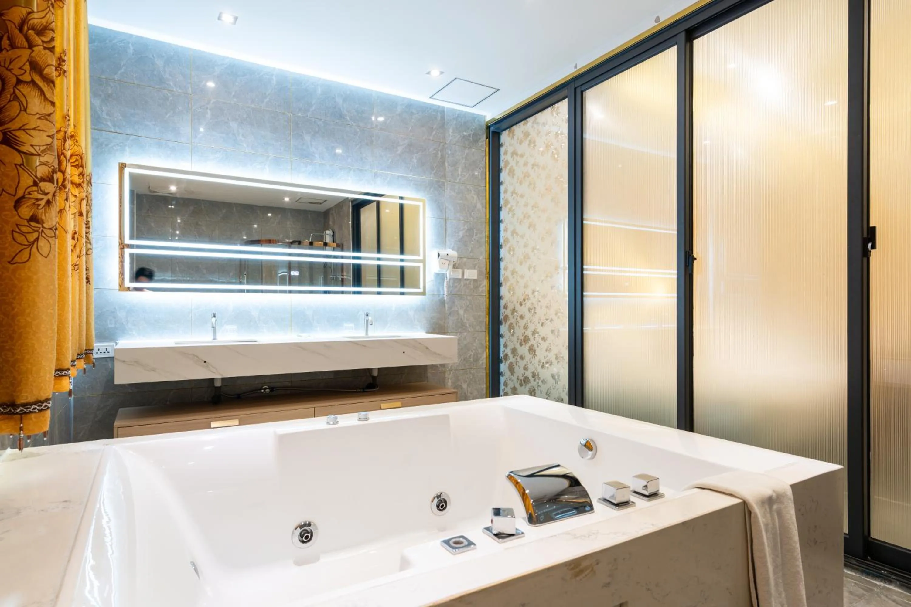 Bath in Home me Hotel Makati