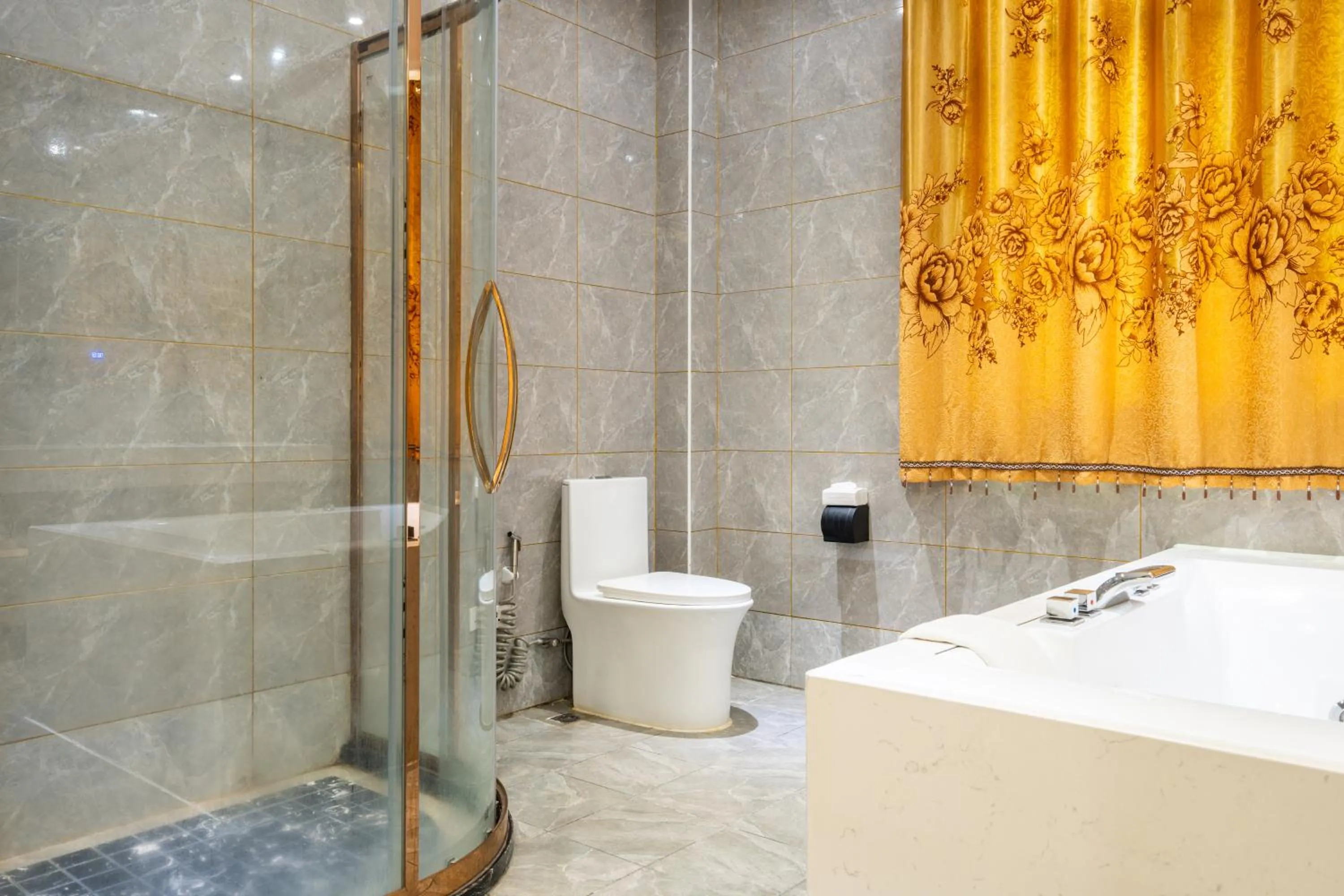 Toilet in Home me Hotel Makati