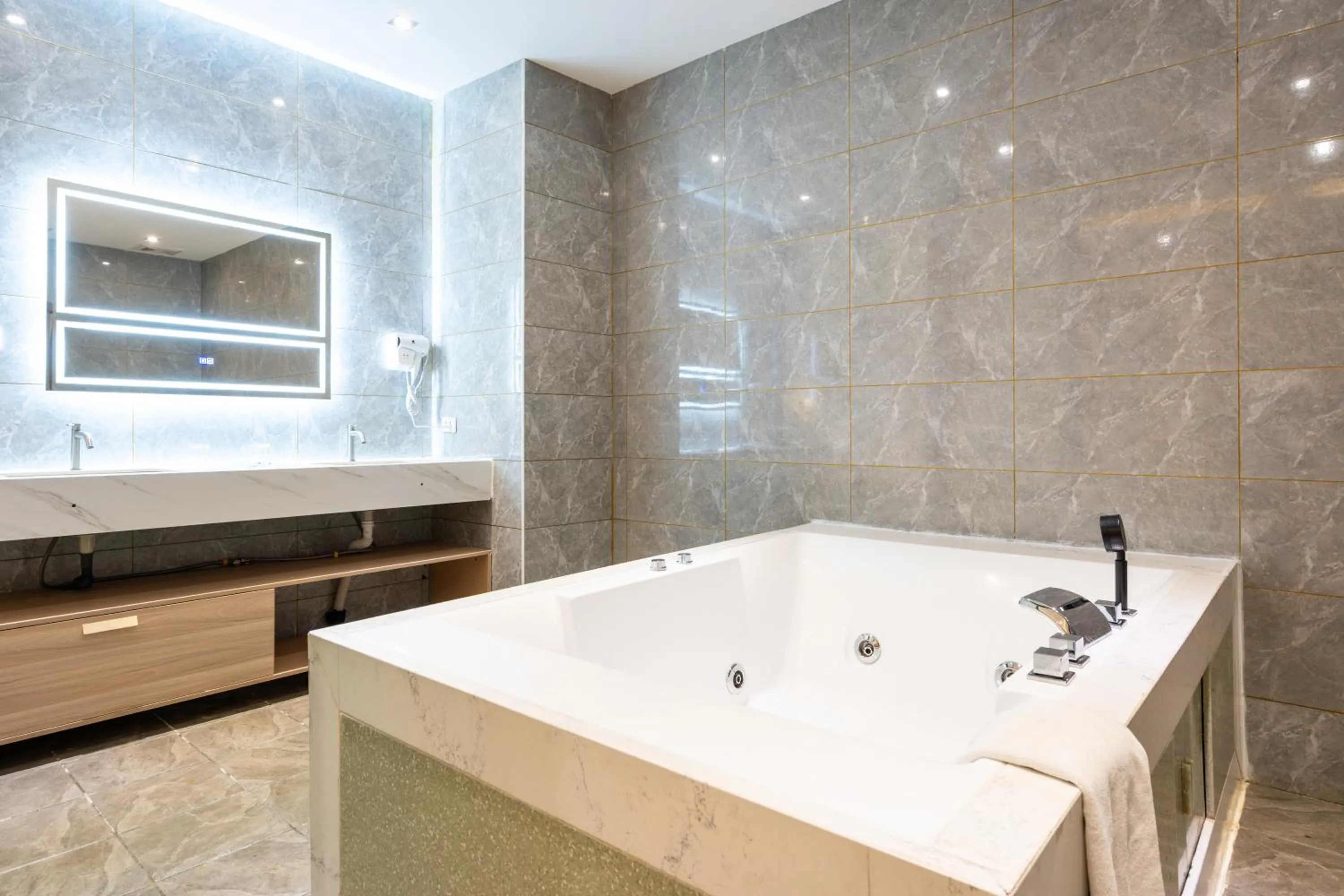 Bath in Home me Hotel Makati