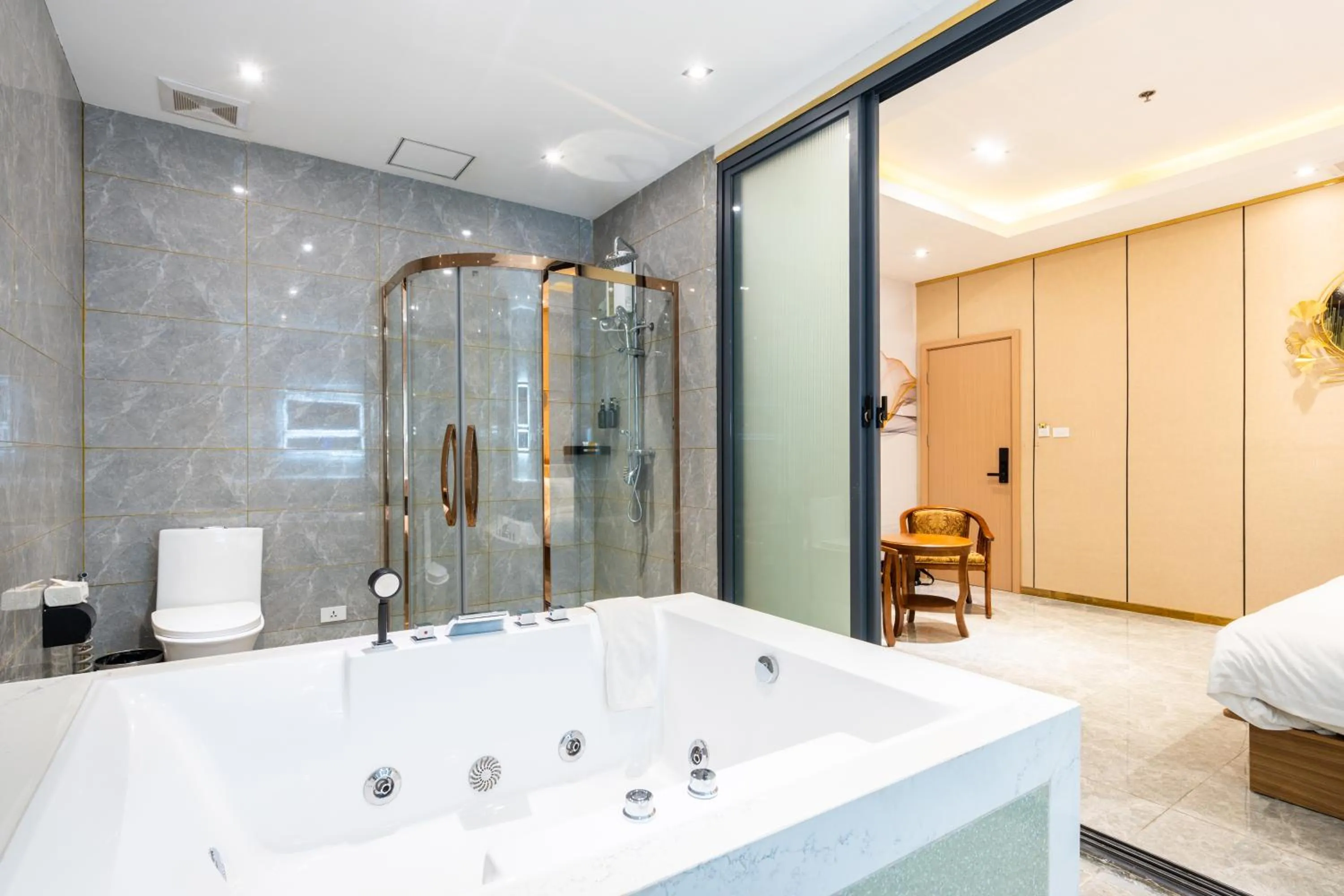 Bath in Home me Hotel Makati