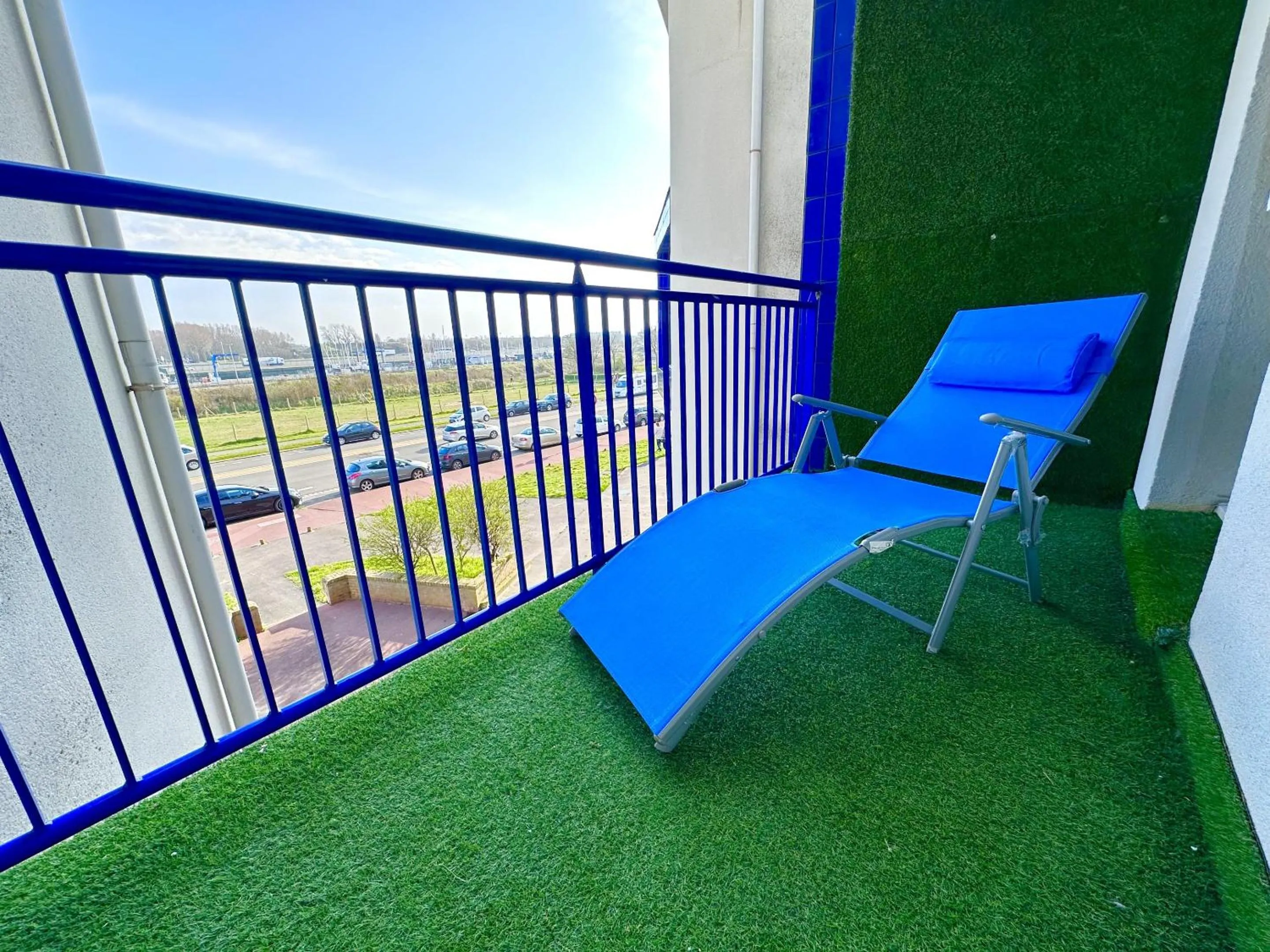 Balcony/Terrace in Appartement Luxe Vue sur Mer Calais Plage