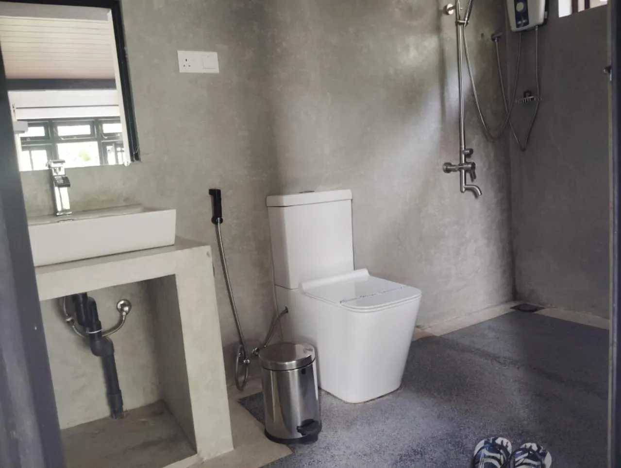 Toilet in Knuckles Range Bungalow