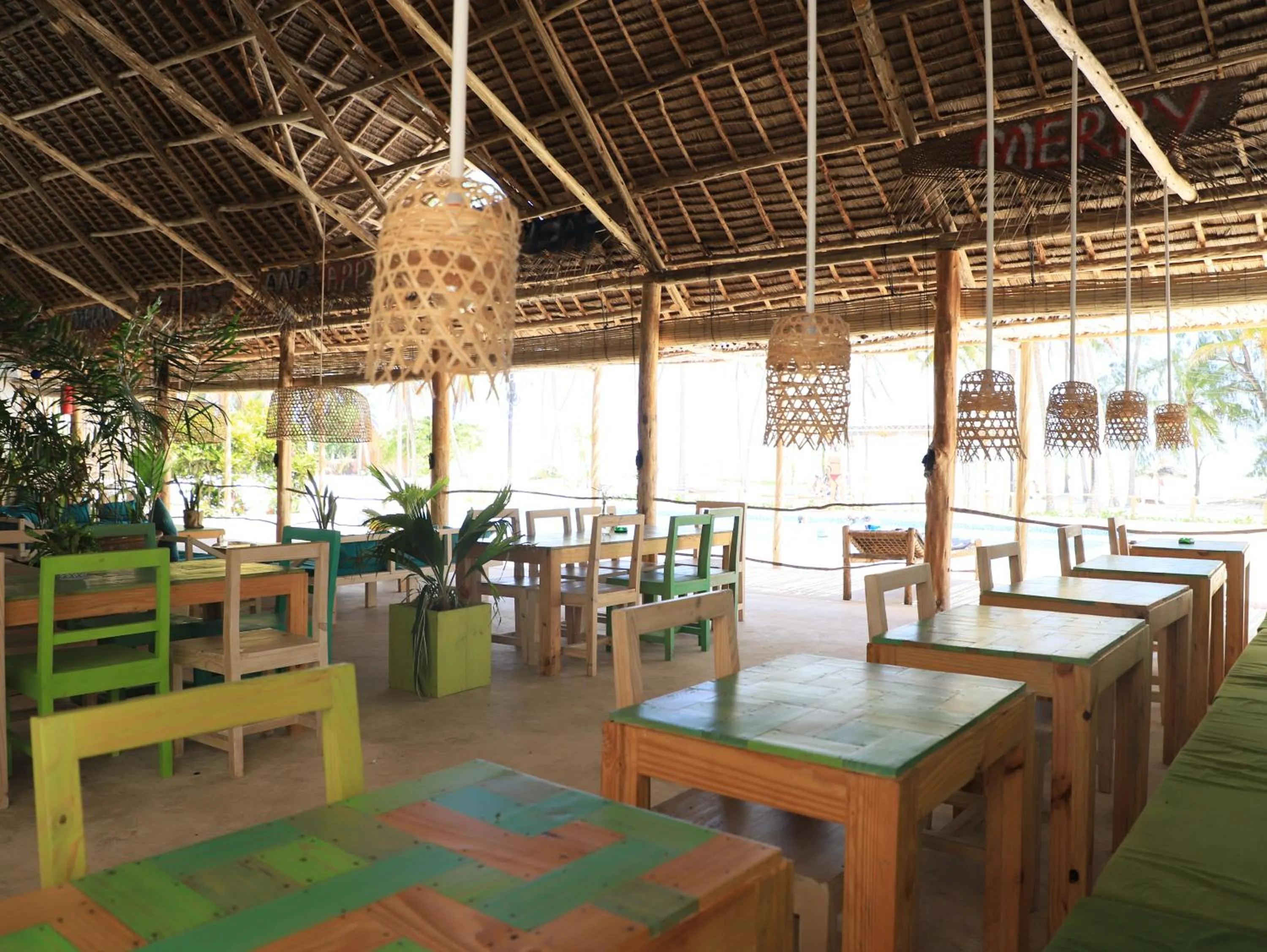 Restaurant/places to eat in Cristal Resort