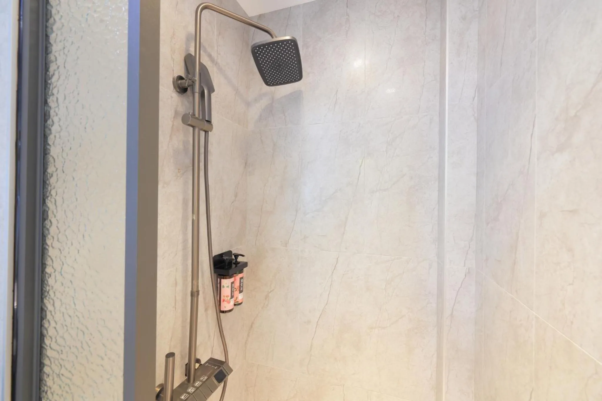 Shower in Shanlin INN