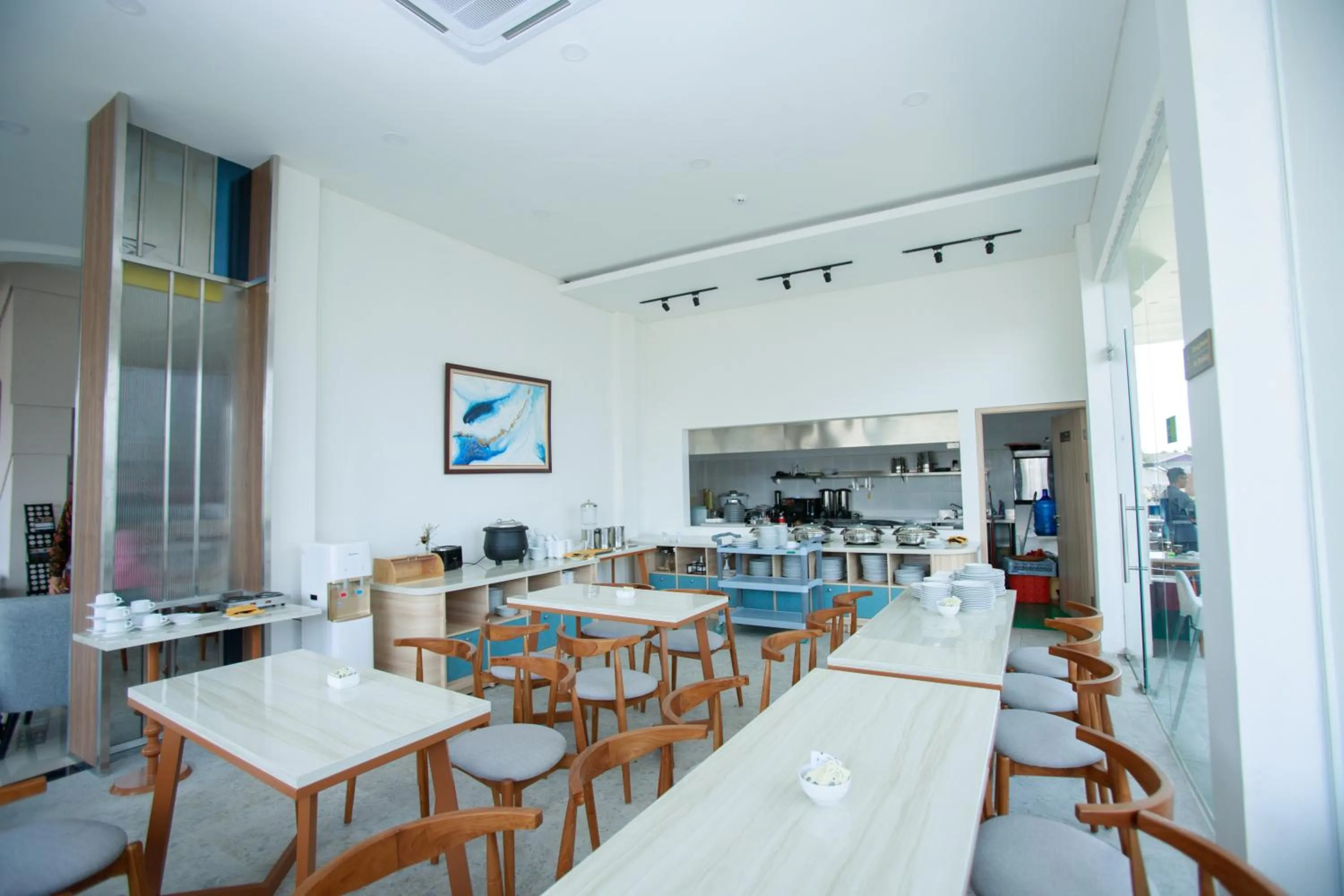 Restaurant/places to eat in Two K Azana Style Hotel Bengkulu