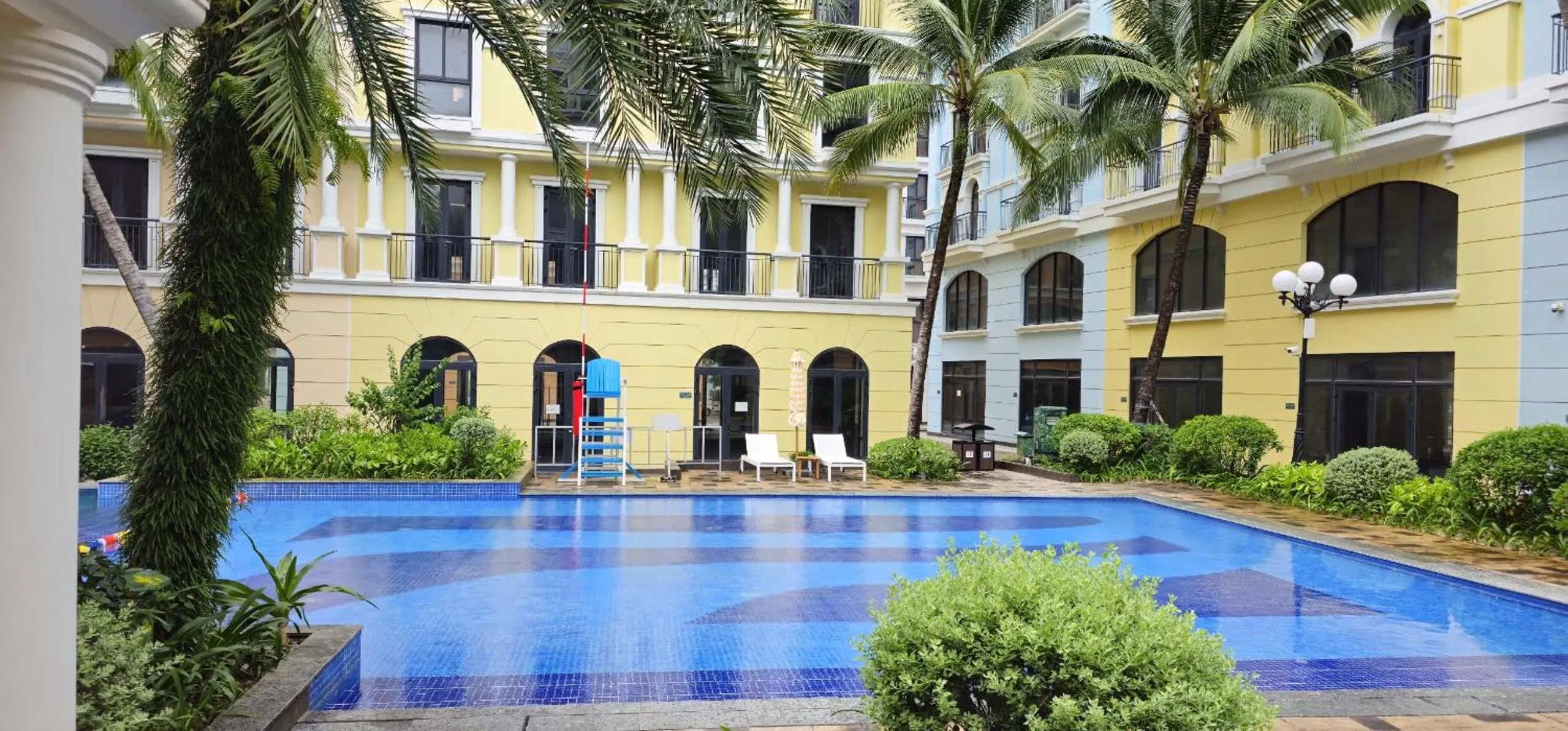 Swimming pool in Su Casa Phu Quoc Long Beach