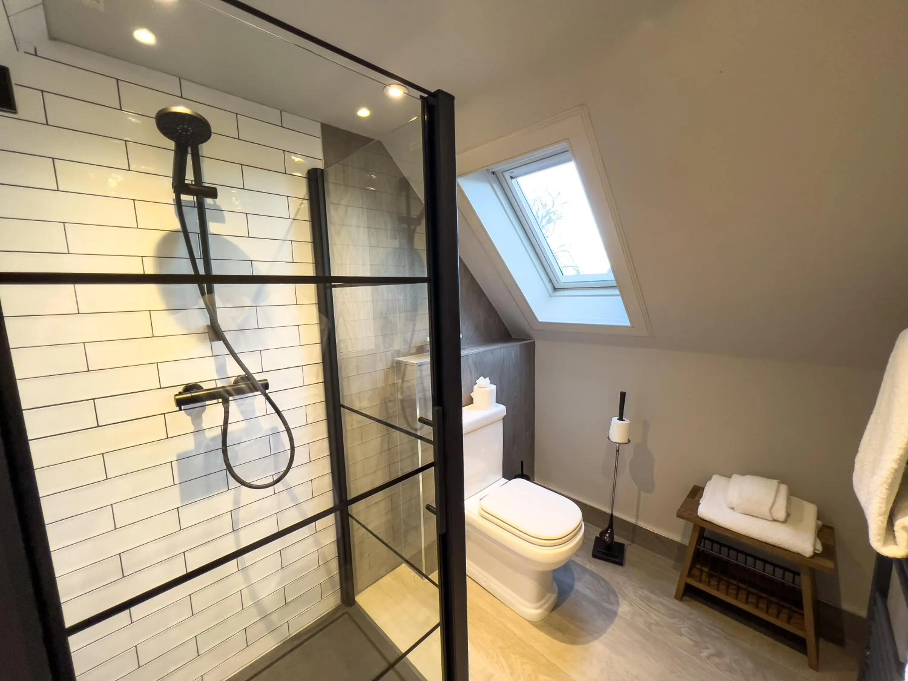 Bathroom in Abbotsford Hotel