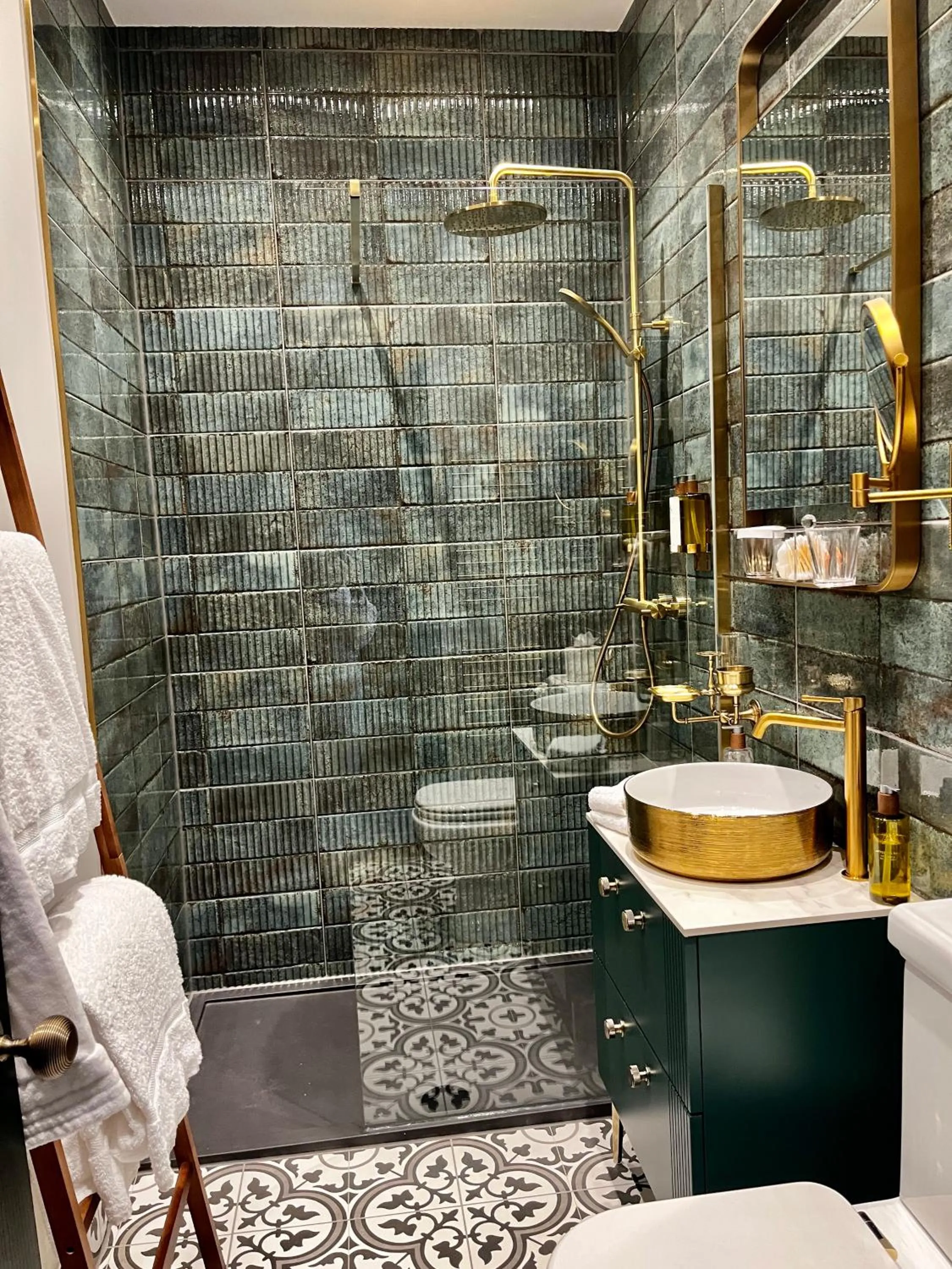 Bathroom in Abbotsford Hotel