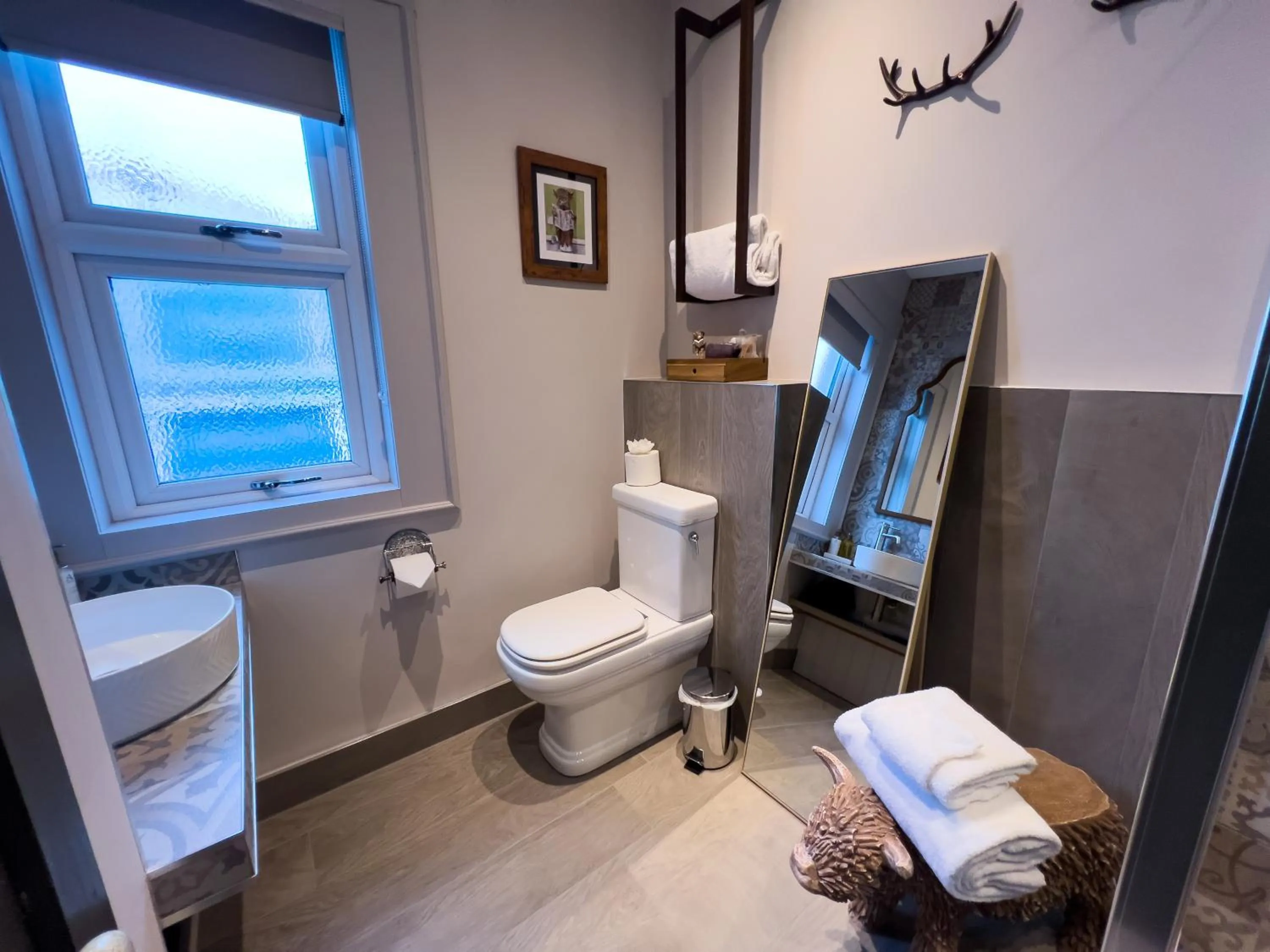 Bathroom in Abbotsford Hotel