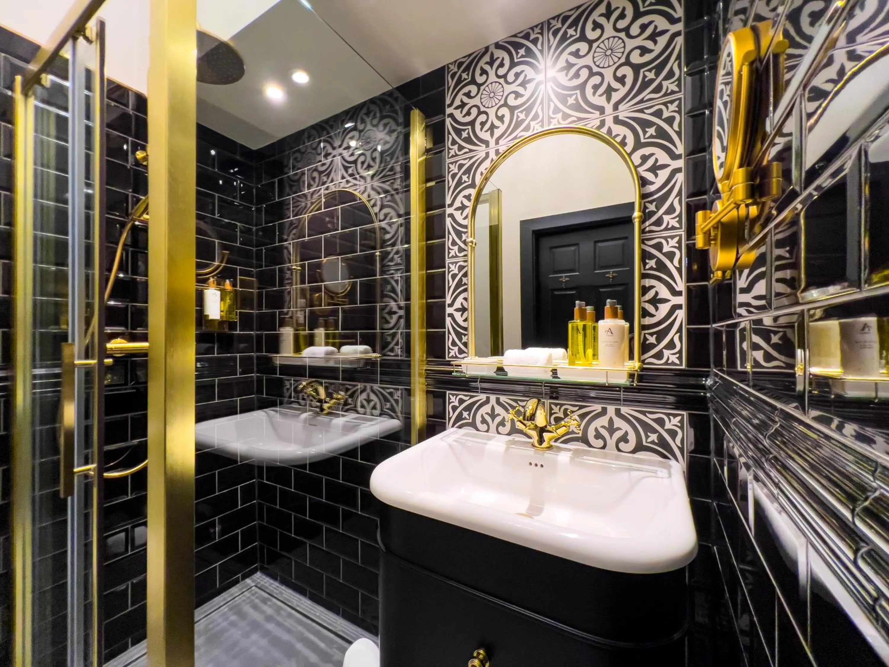 Bathroom in Abbotsford Hotel