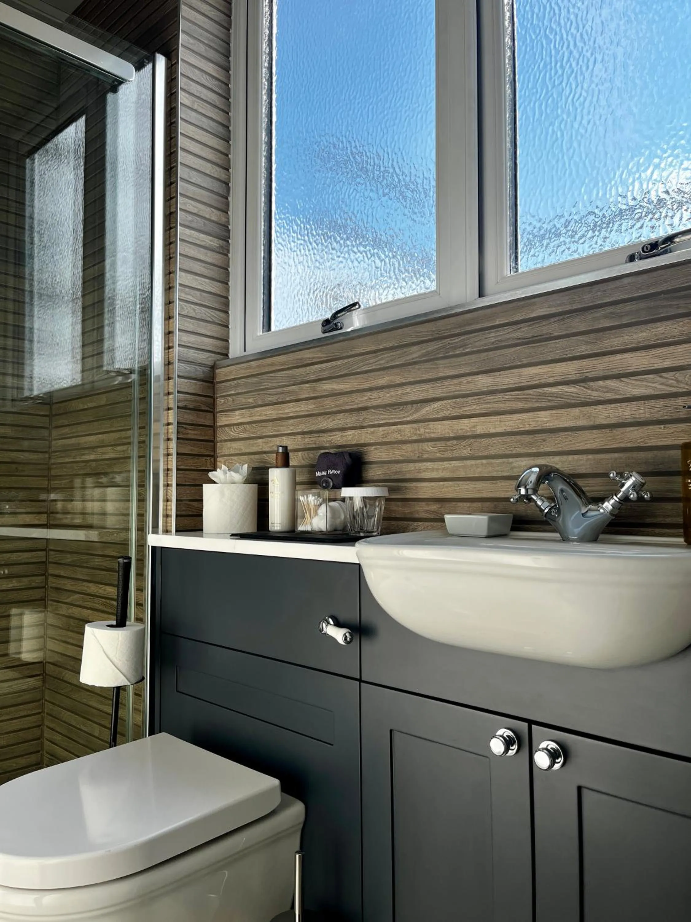 Bathroom in Abbotsford Hotel