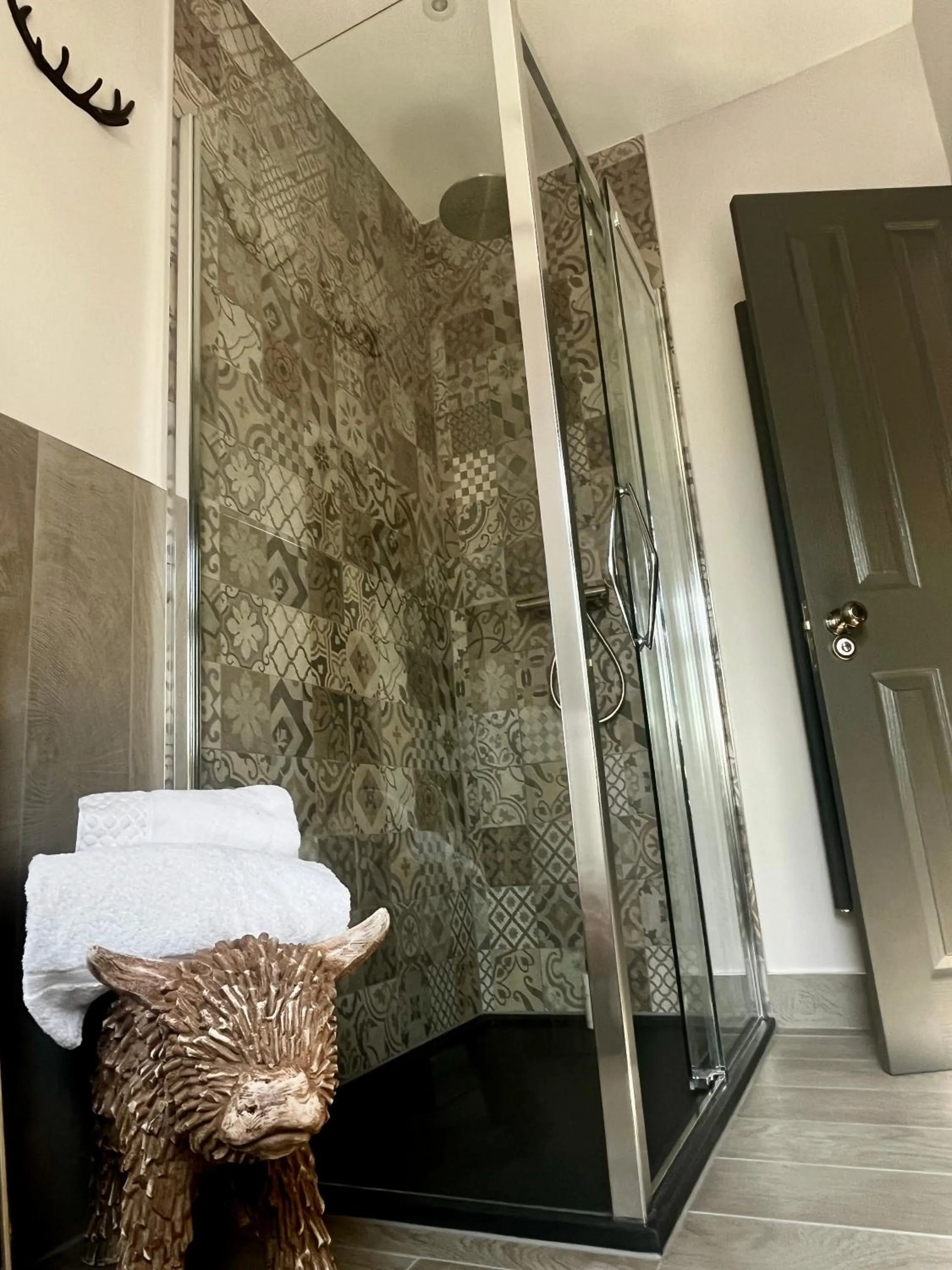 Bathroom in Abbotsford Hotel