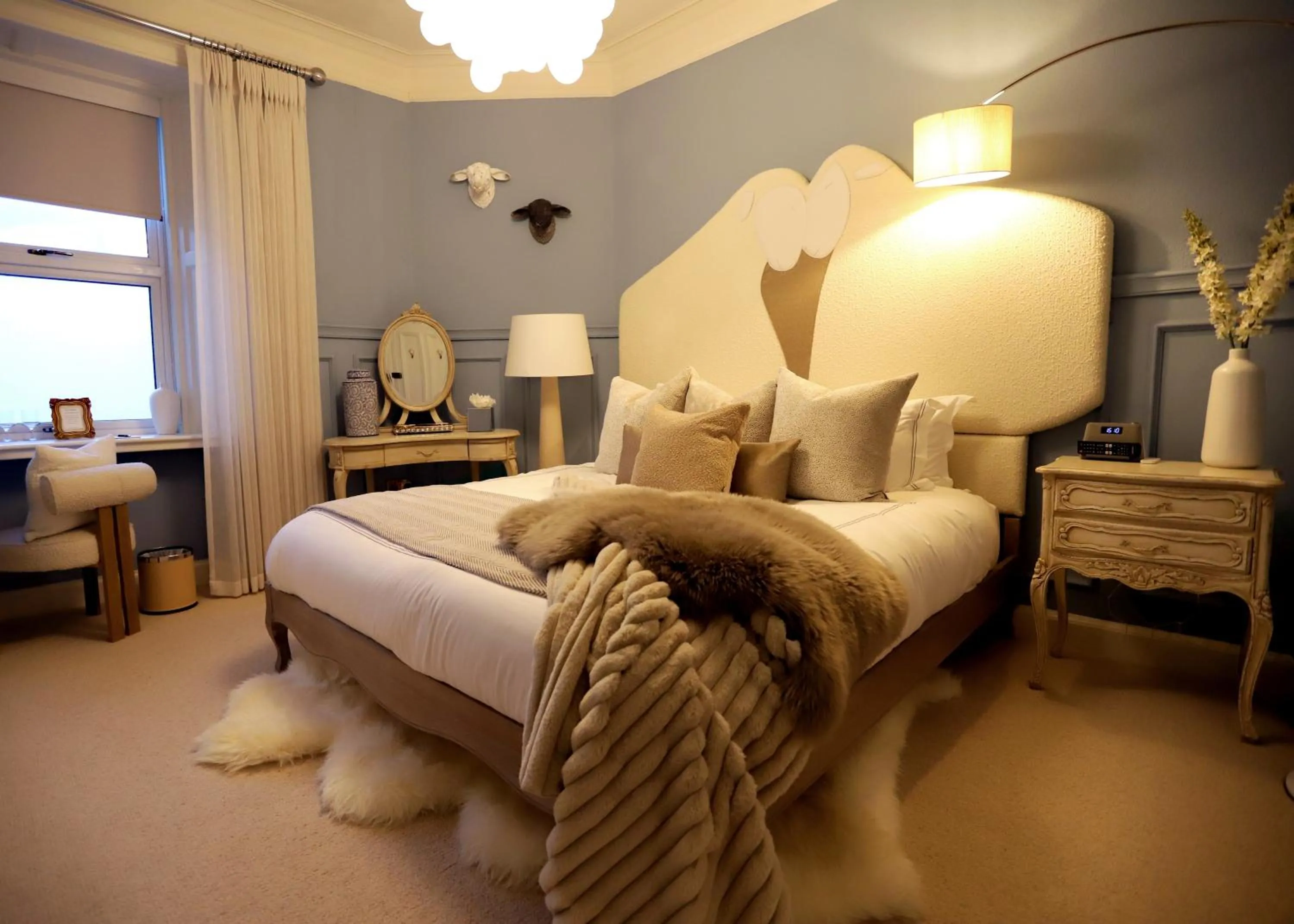 Bedroom, Bed in Abbotsford Hotel