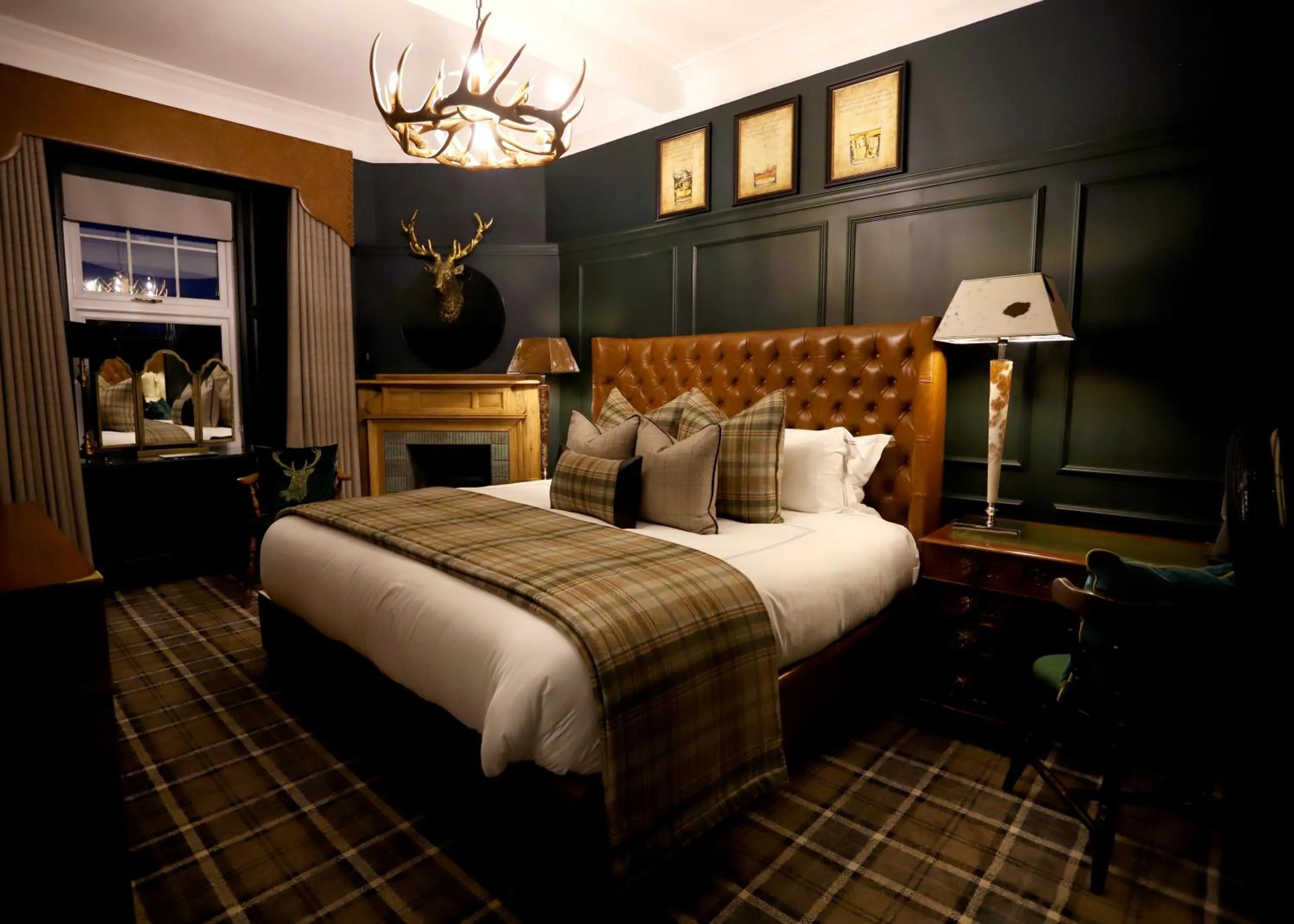 Bedroom, Bed in Abbotsford Hotel