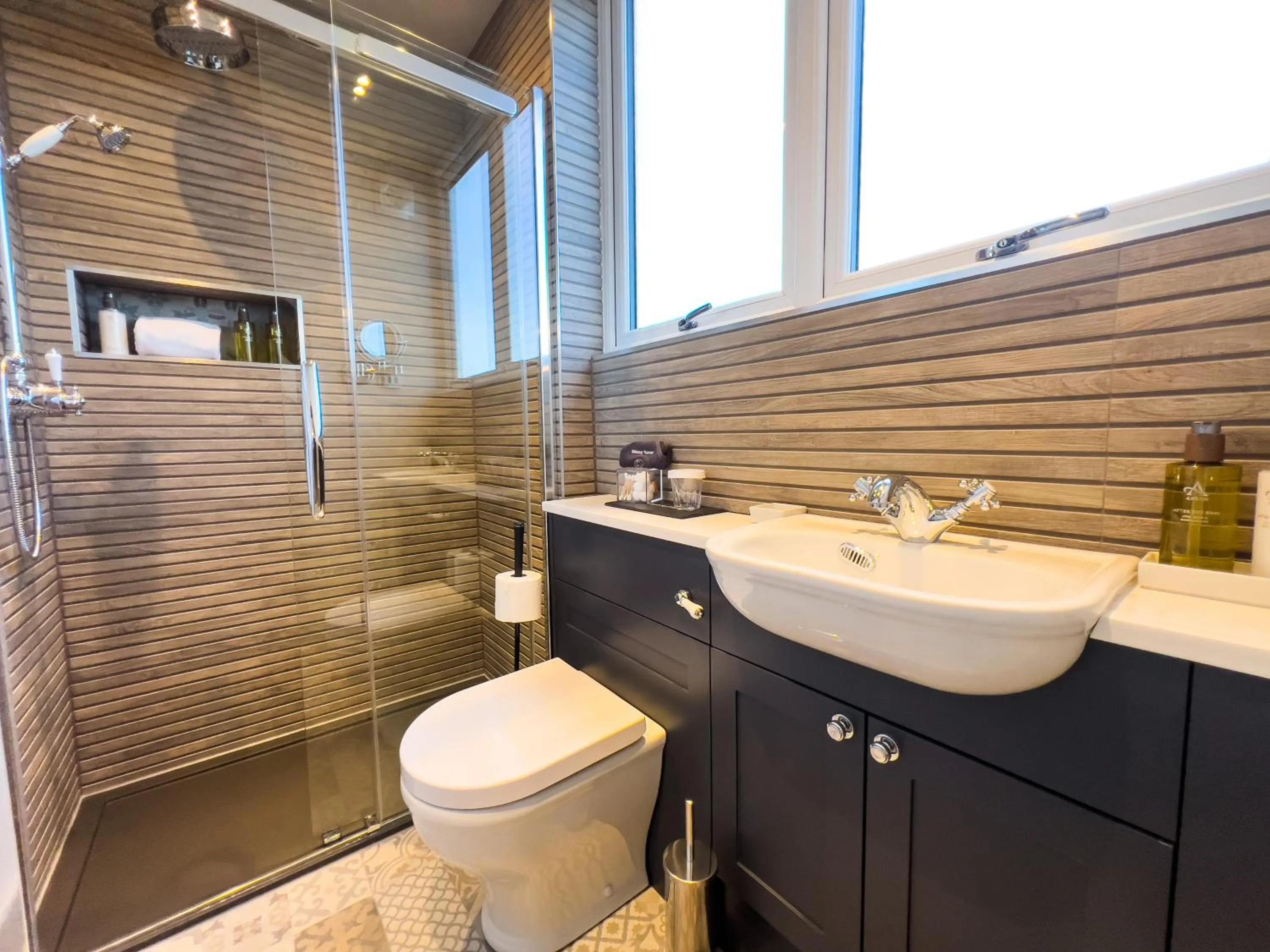 Bathroom in Abbotsford Hotel