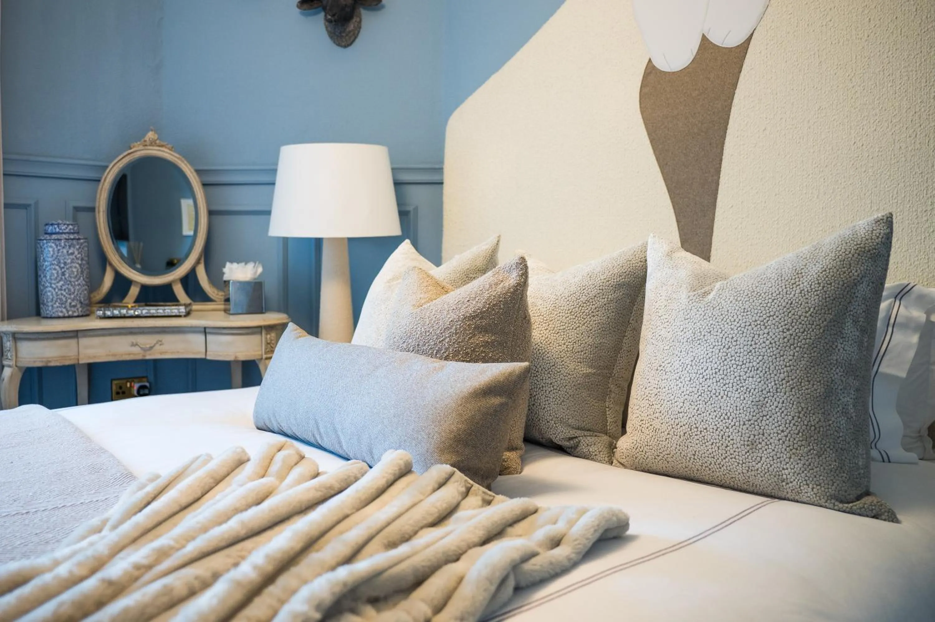 Bedroom, Bed in Abbotsford Hotel