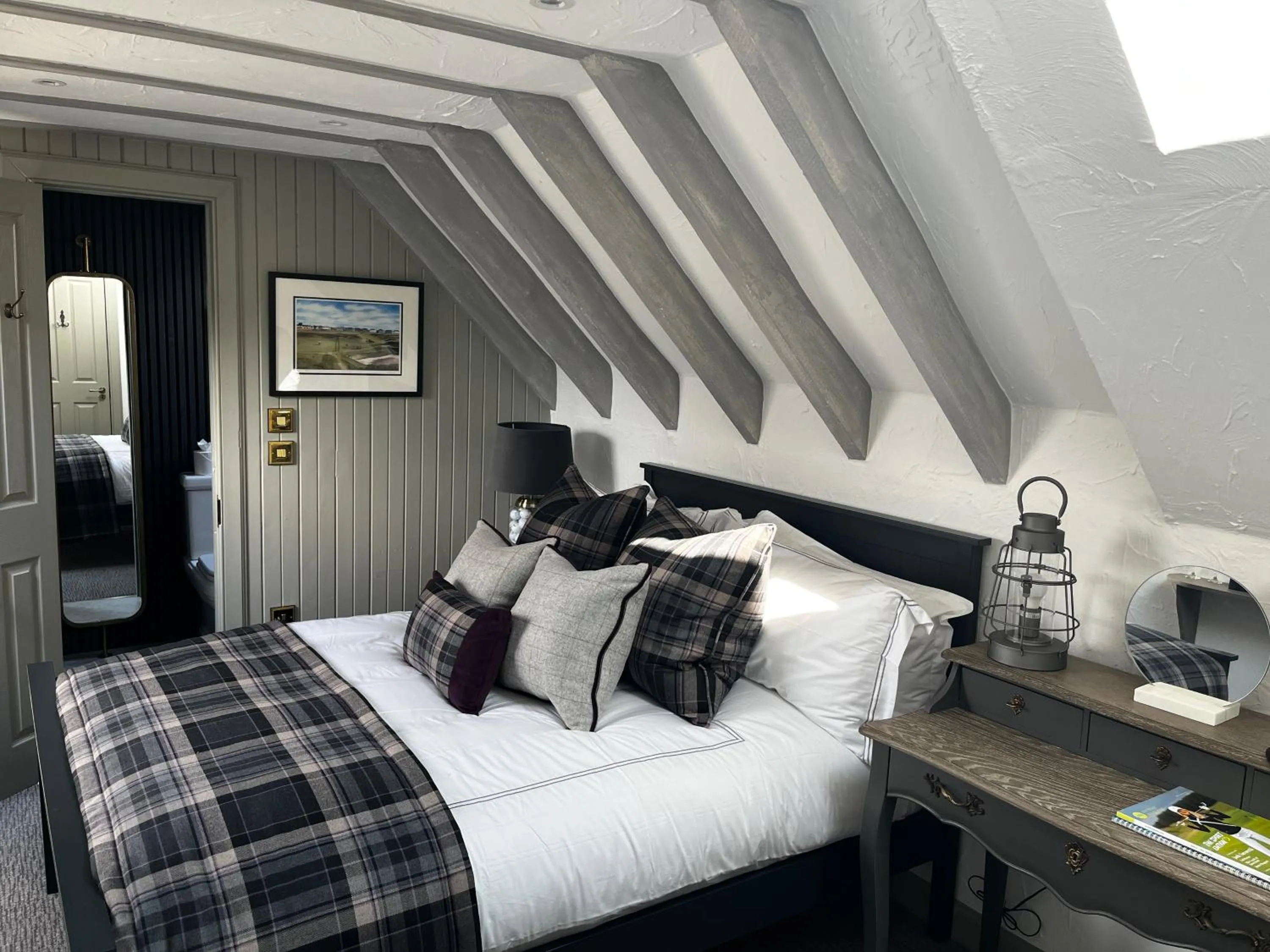 Bedroom, Bed in Abbotsford Hotel