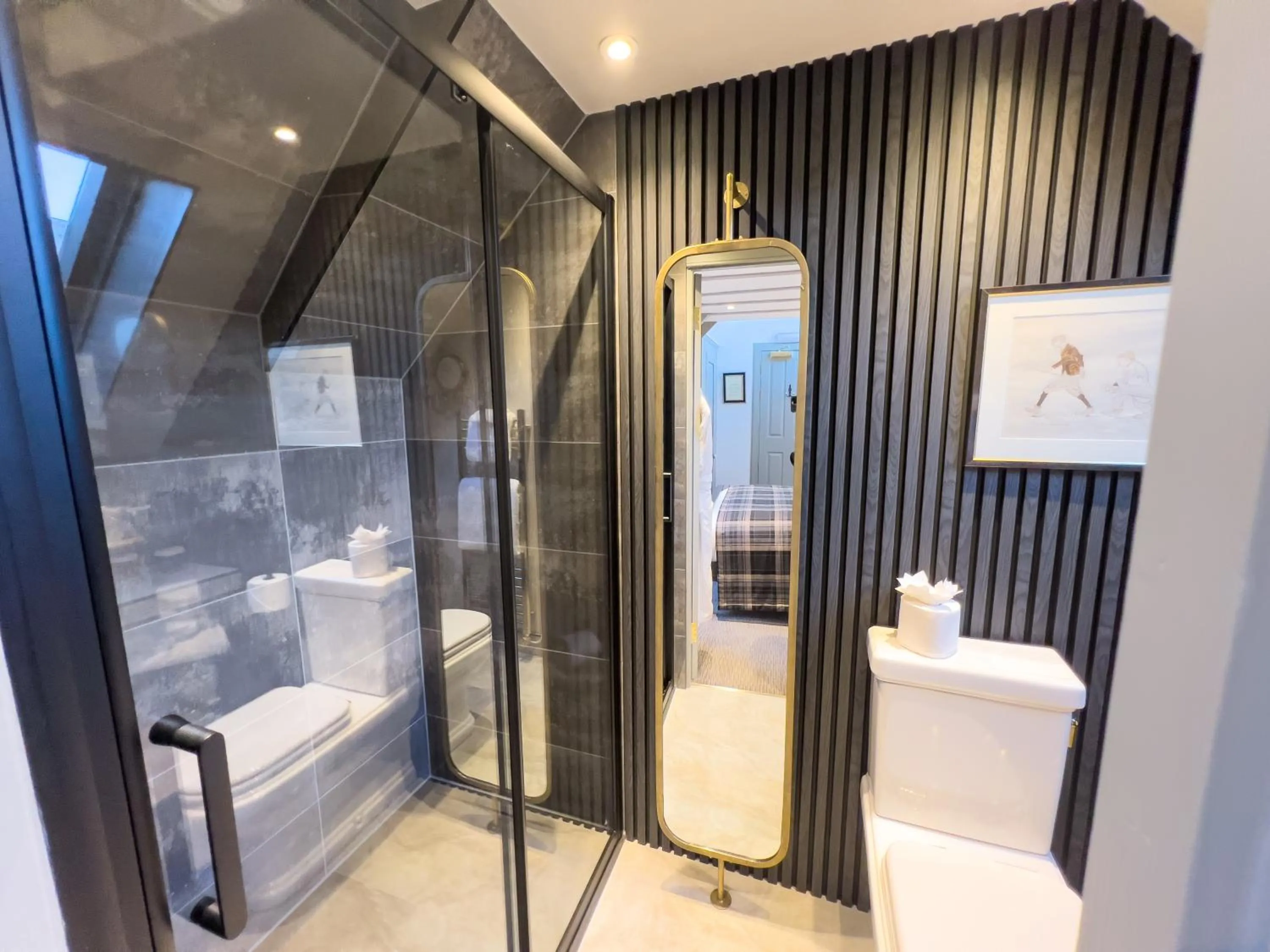 Bathroom in Abbotsford Hotel