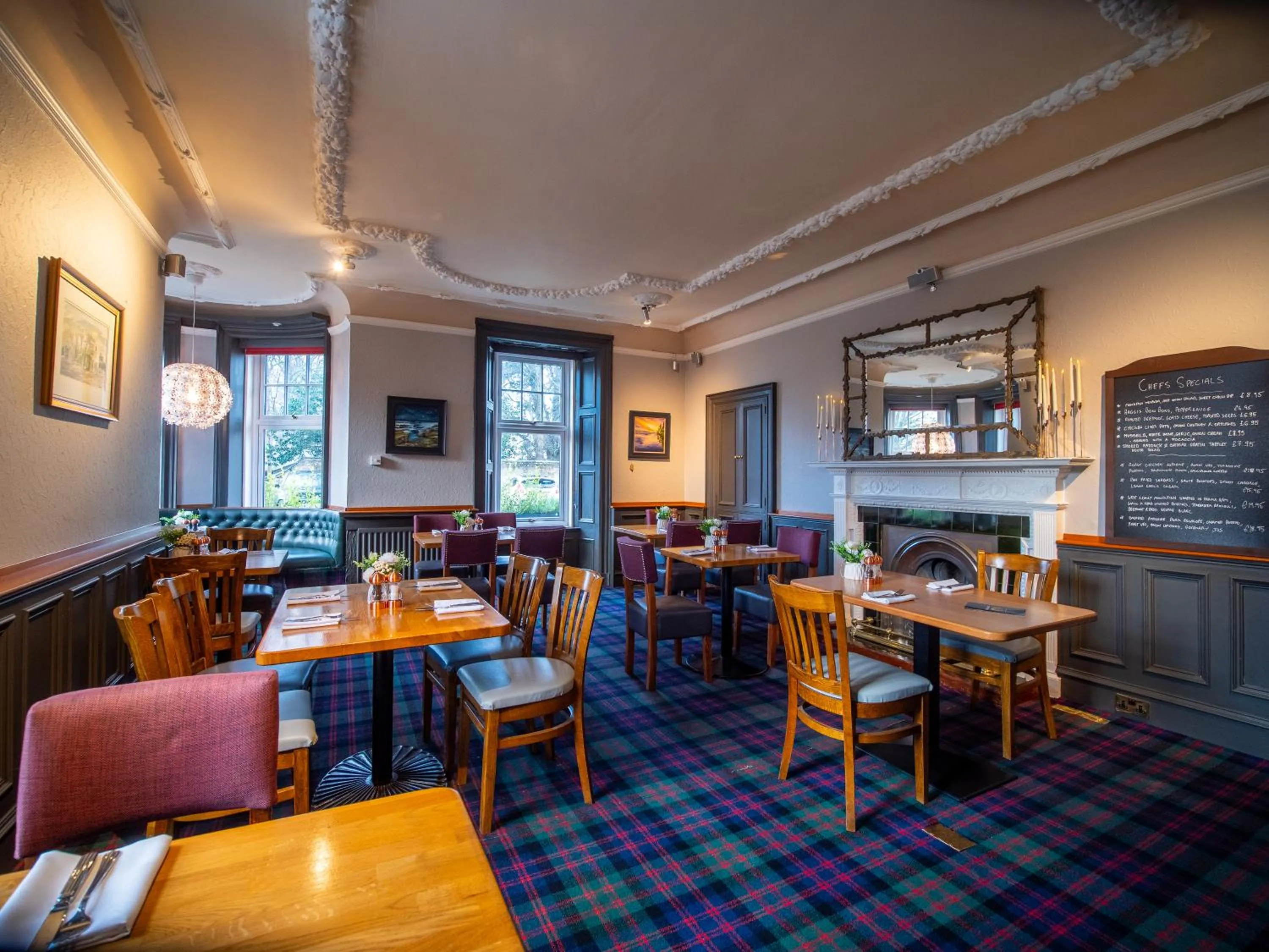 Restaurant/places to eat in Abbotsford Hotel