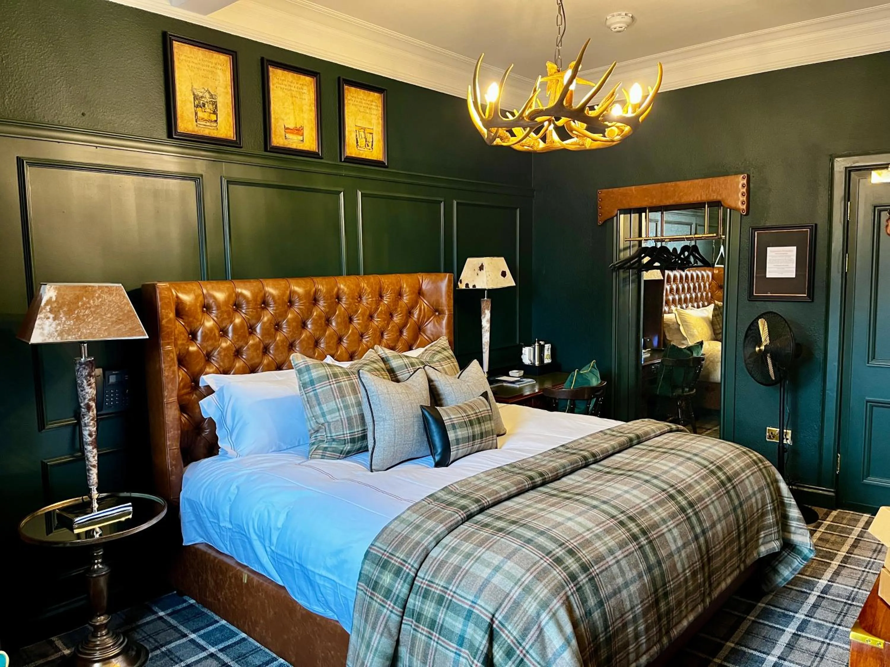 Bedroom, Bed in Abbotsford Hotel