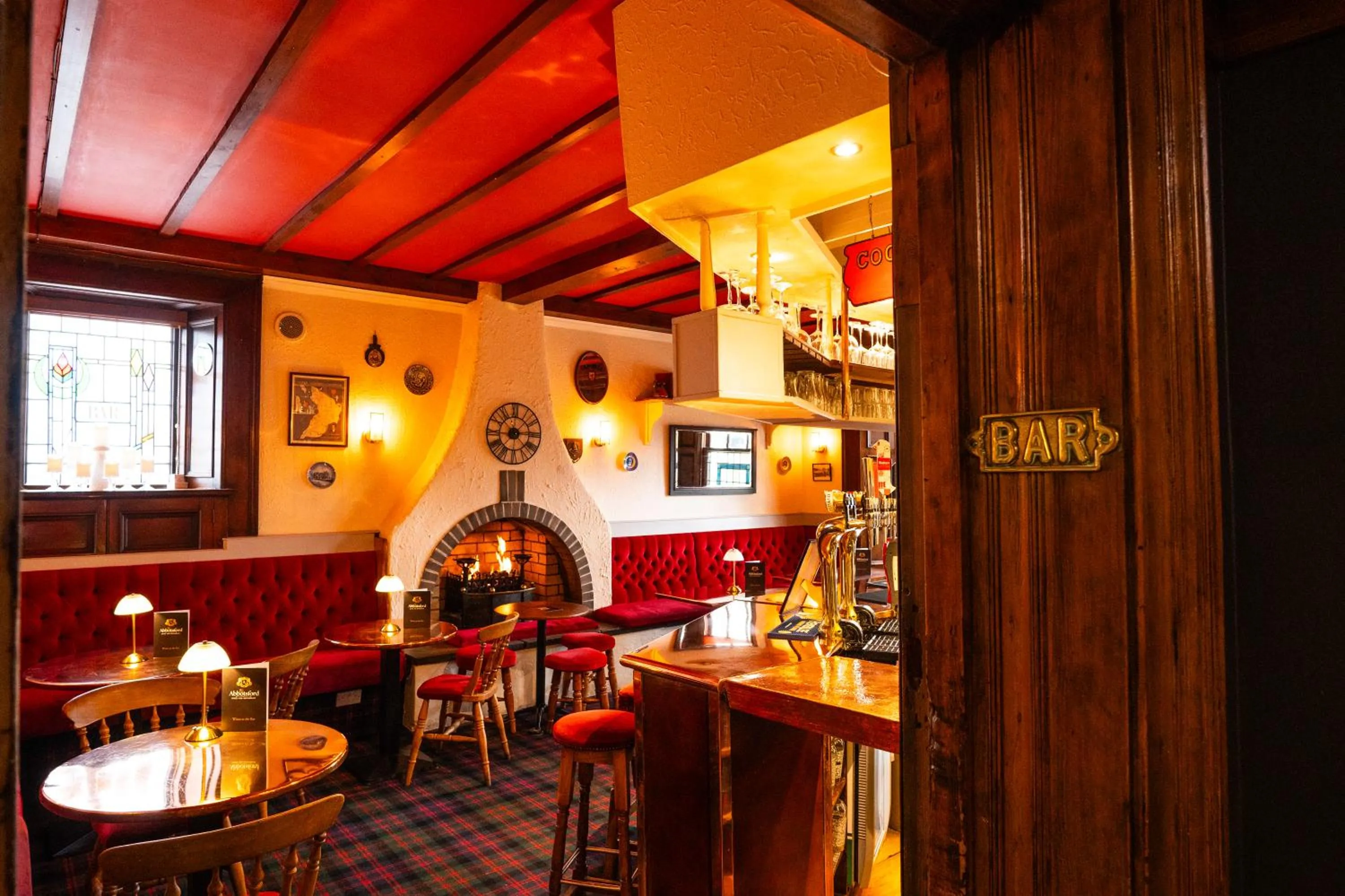 Lounge or bar in Abbotsford Hotel