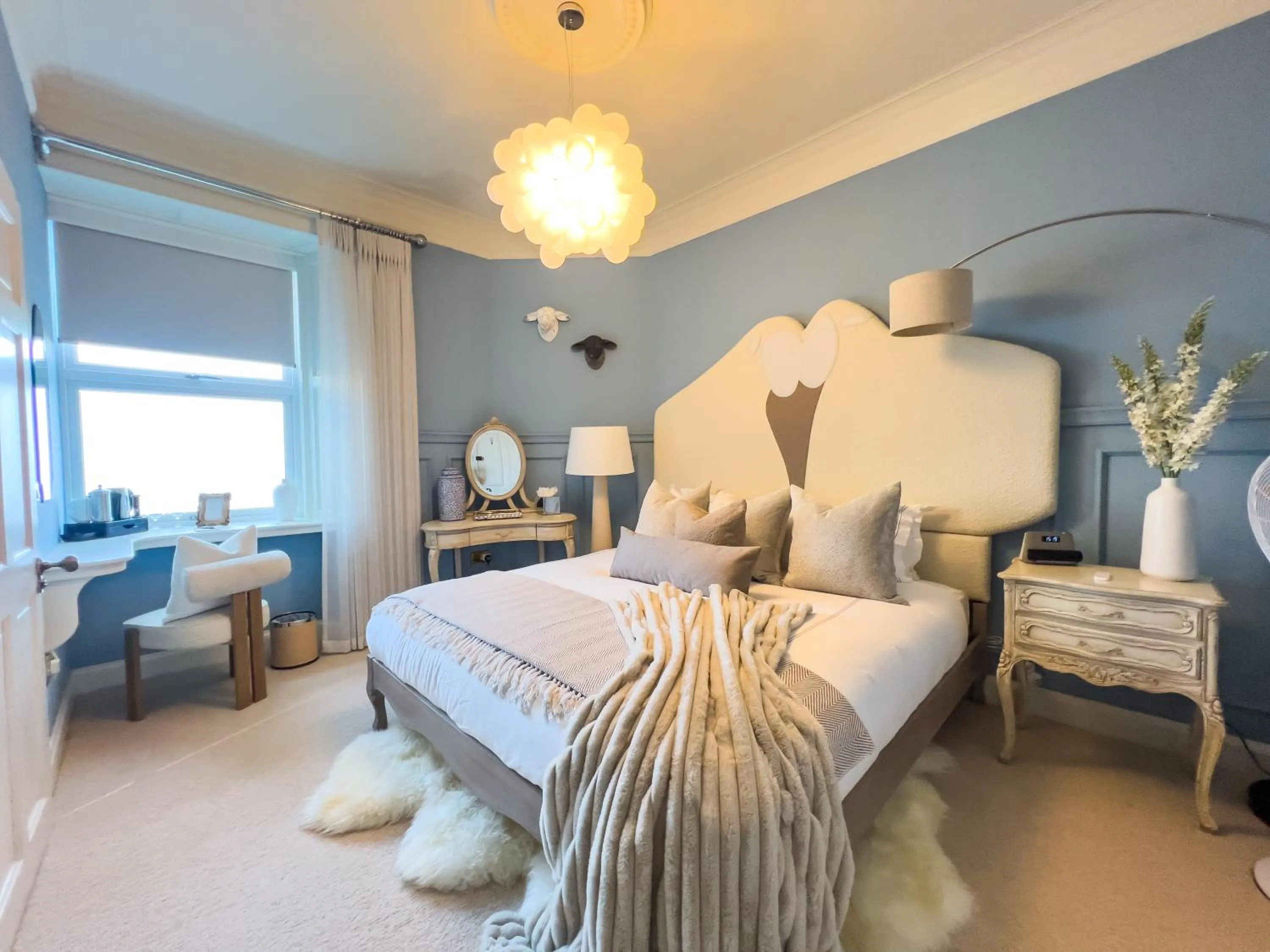 Bedroom, Bed in Abbotsford Hotel