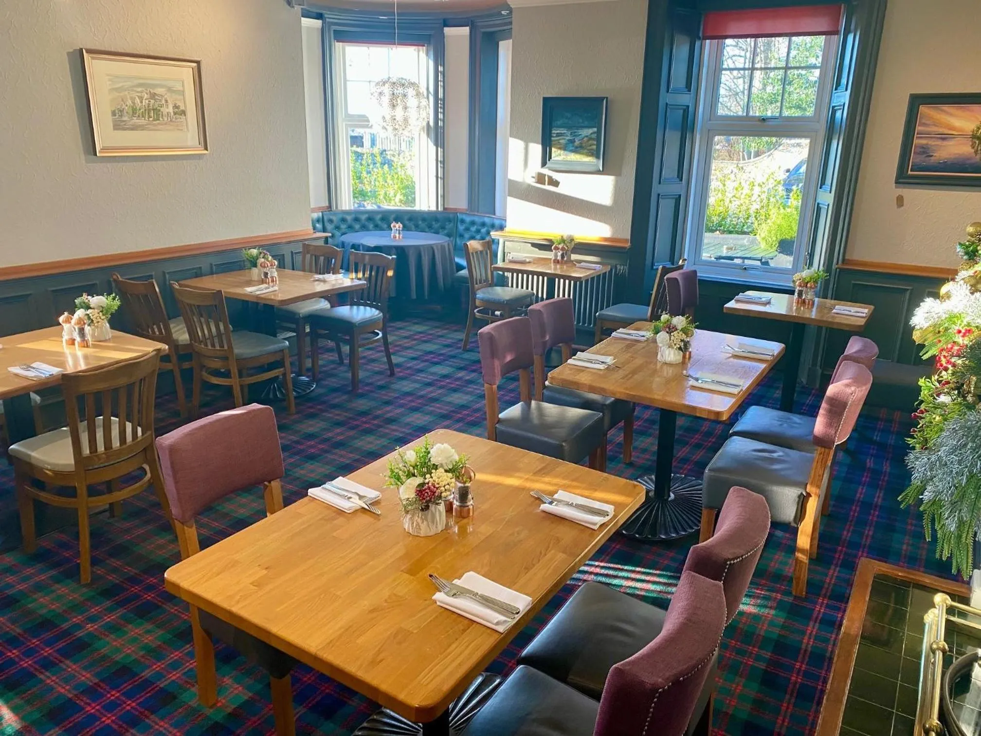 Restaurant/places to eat in Abbotsford Hotel