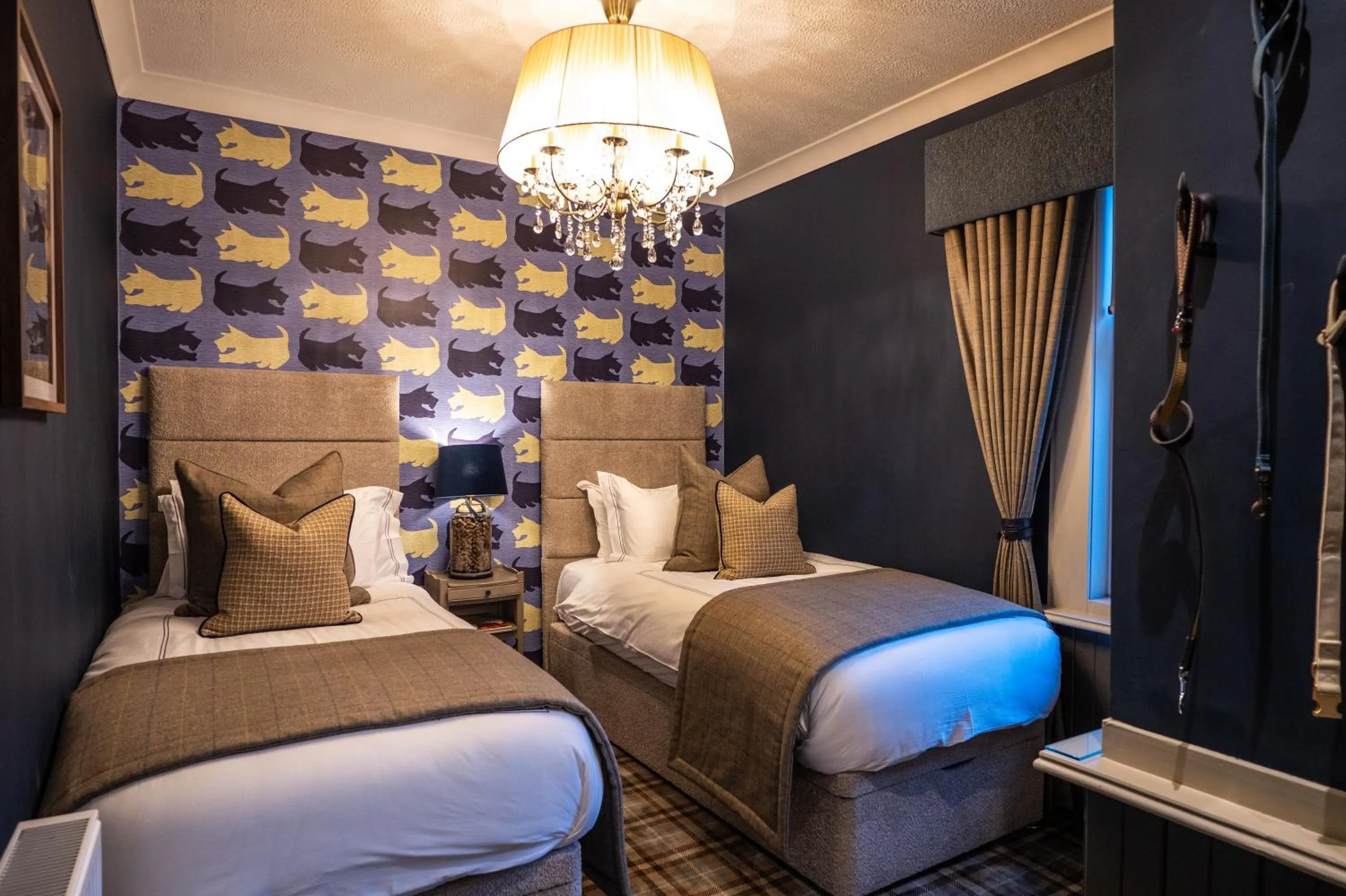 Bedroom, Bed in Abbotsford Hotel