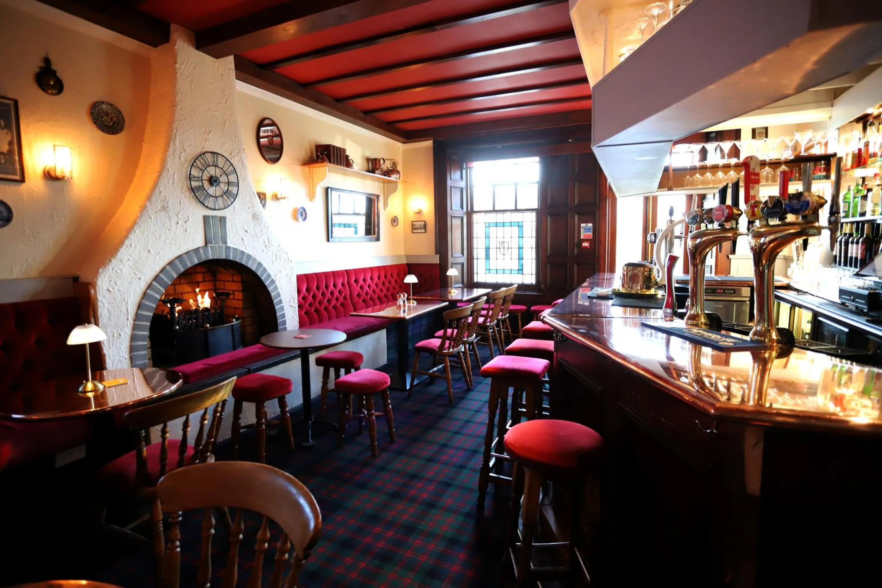 Lounge or bar in Abbotsford Hotel