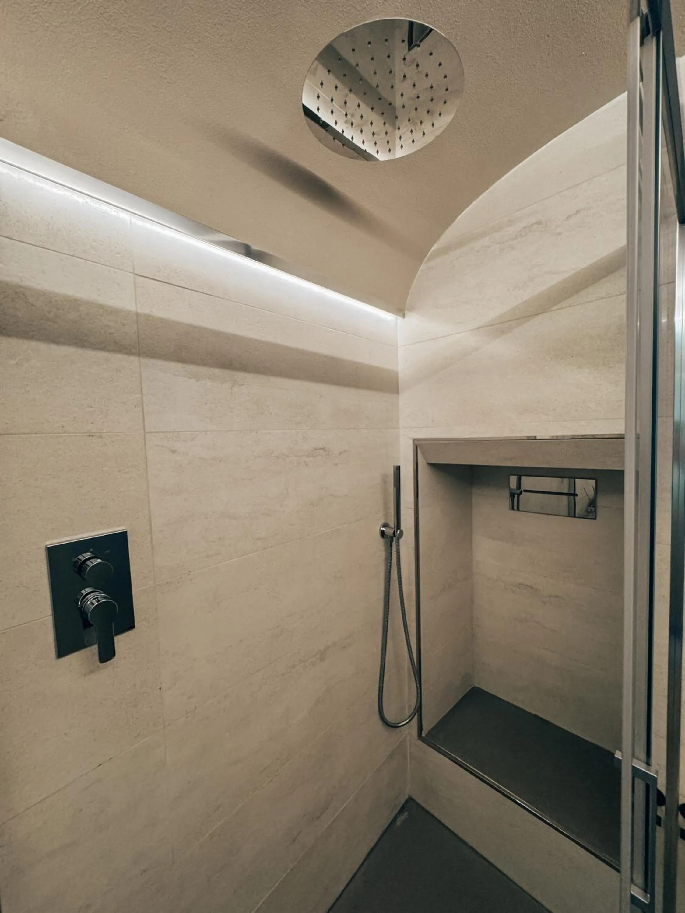 Bathroom in Talking Stones