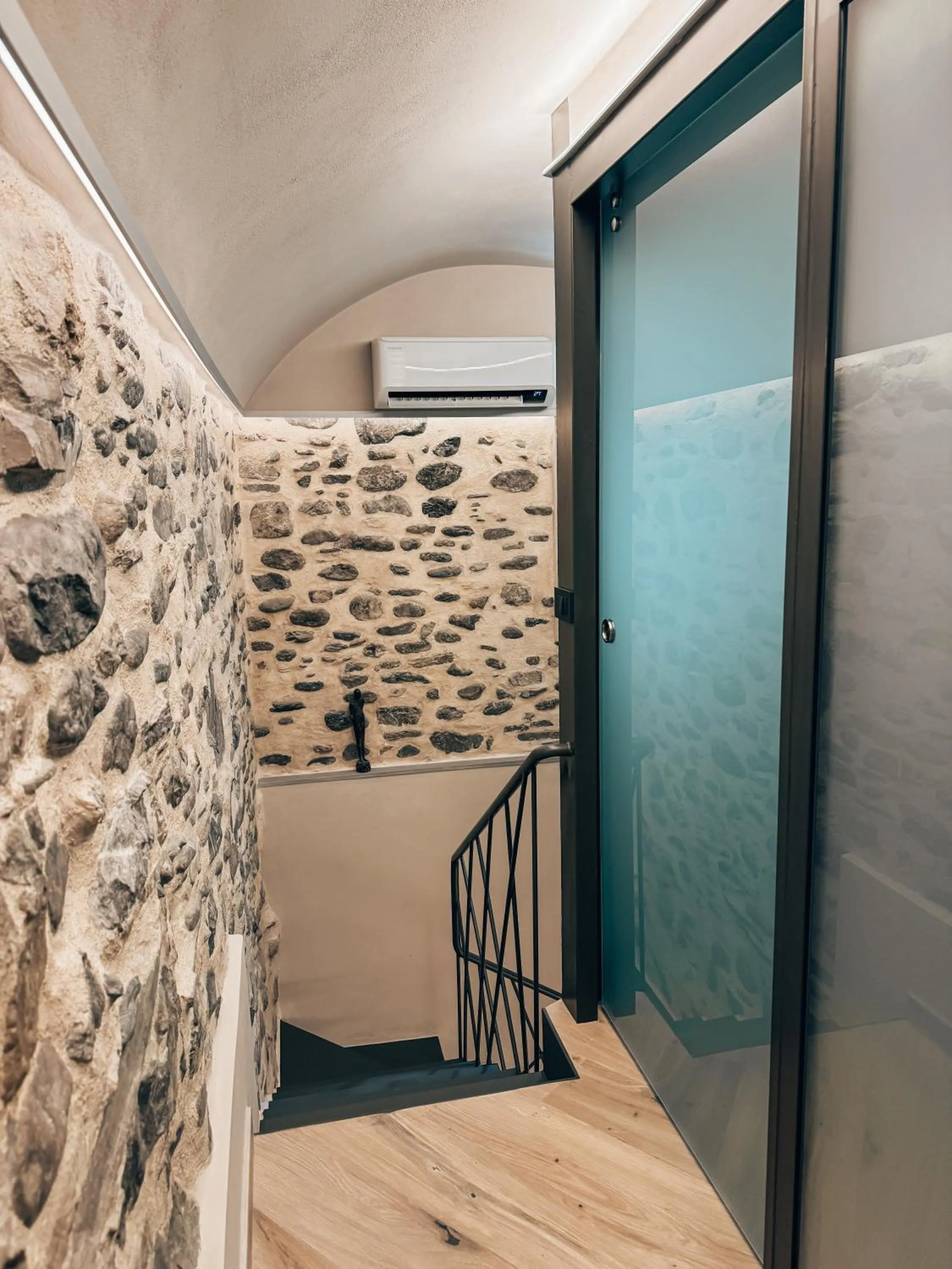 Facade/entrance in Talking Stones