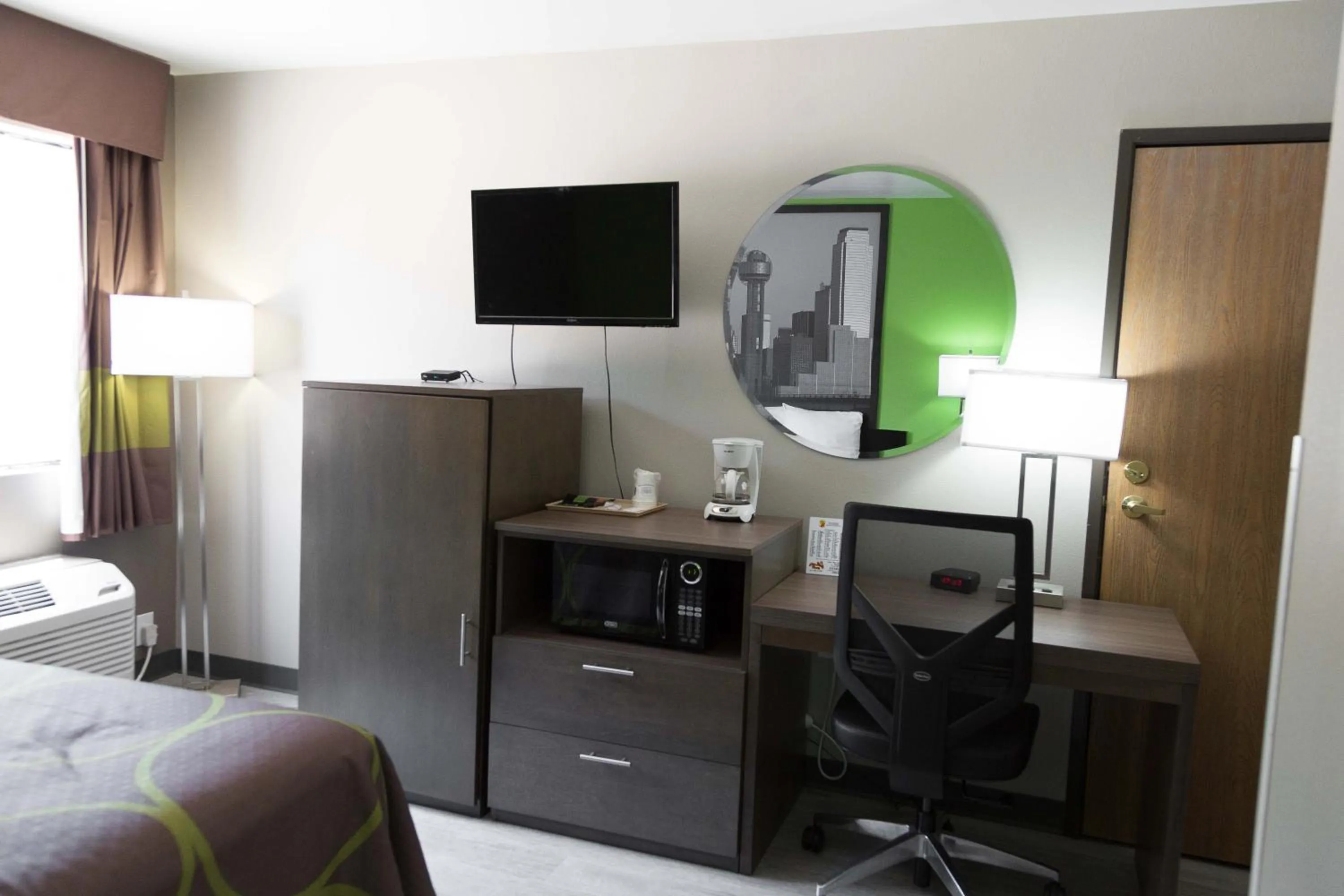 TV and multimedia, Bed in Super 8 by Wyndham Waxahachie TX