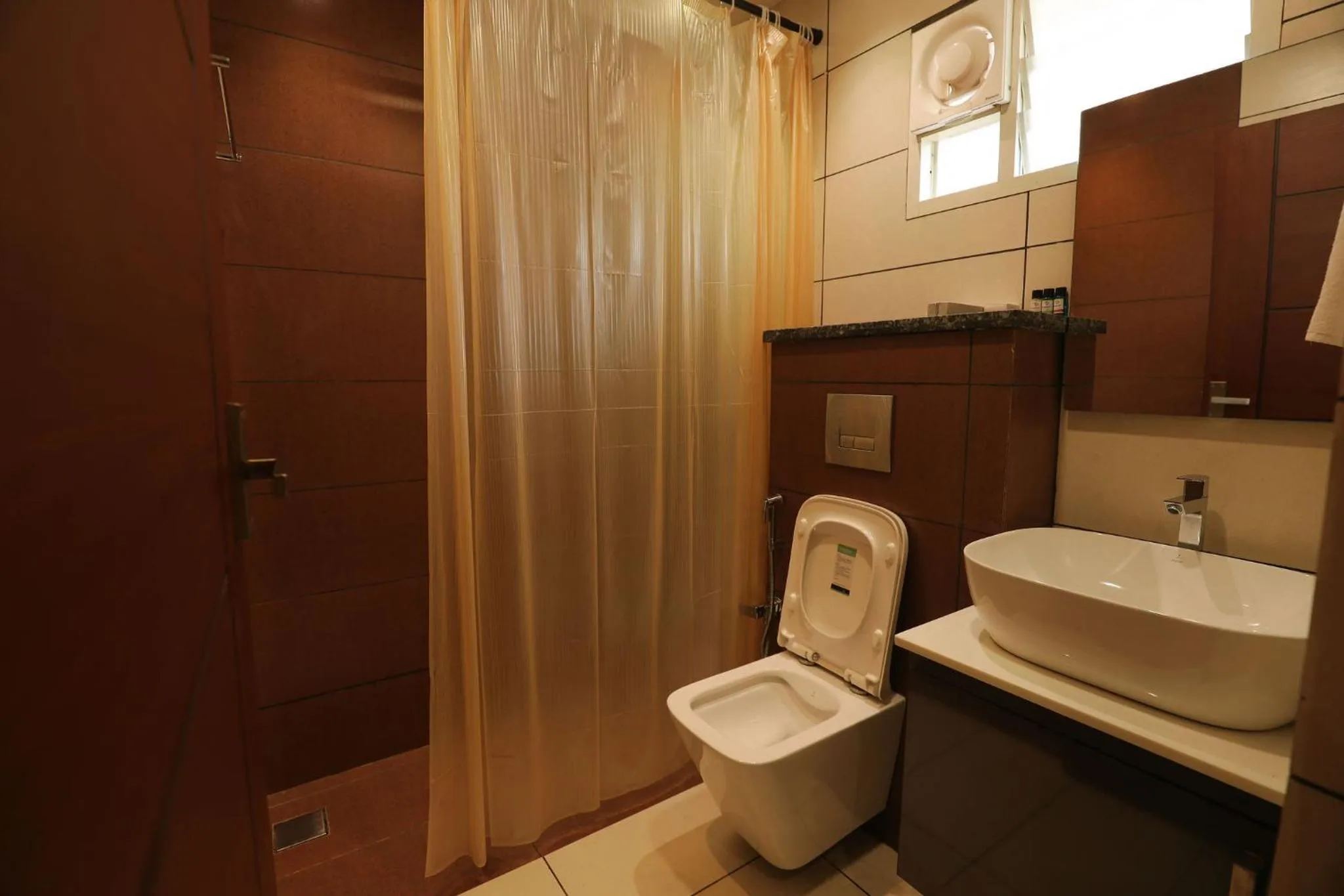 Toilet in Hotel Bluebell