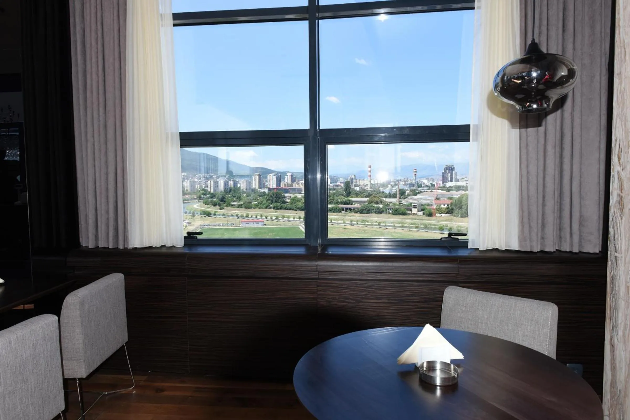 Restaurant/places to eat in Hotel Russia