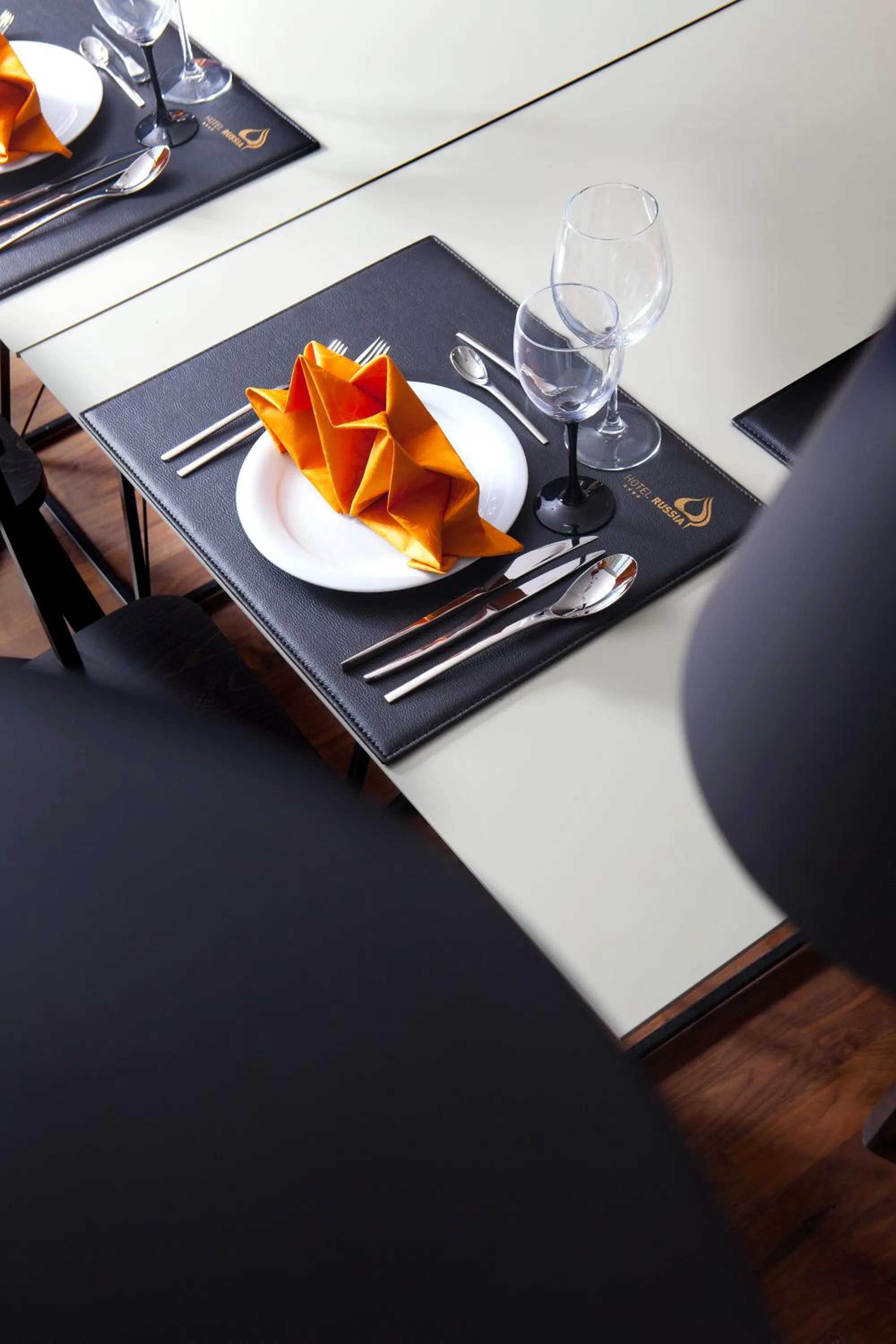 Restaurant/places to eat in Hotel Russia