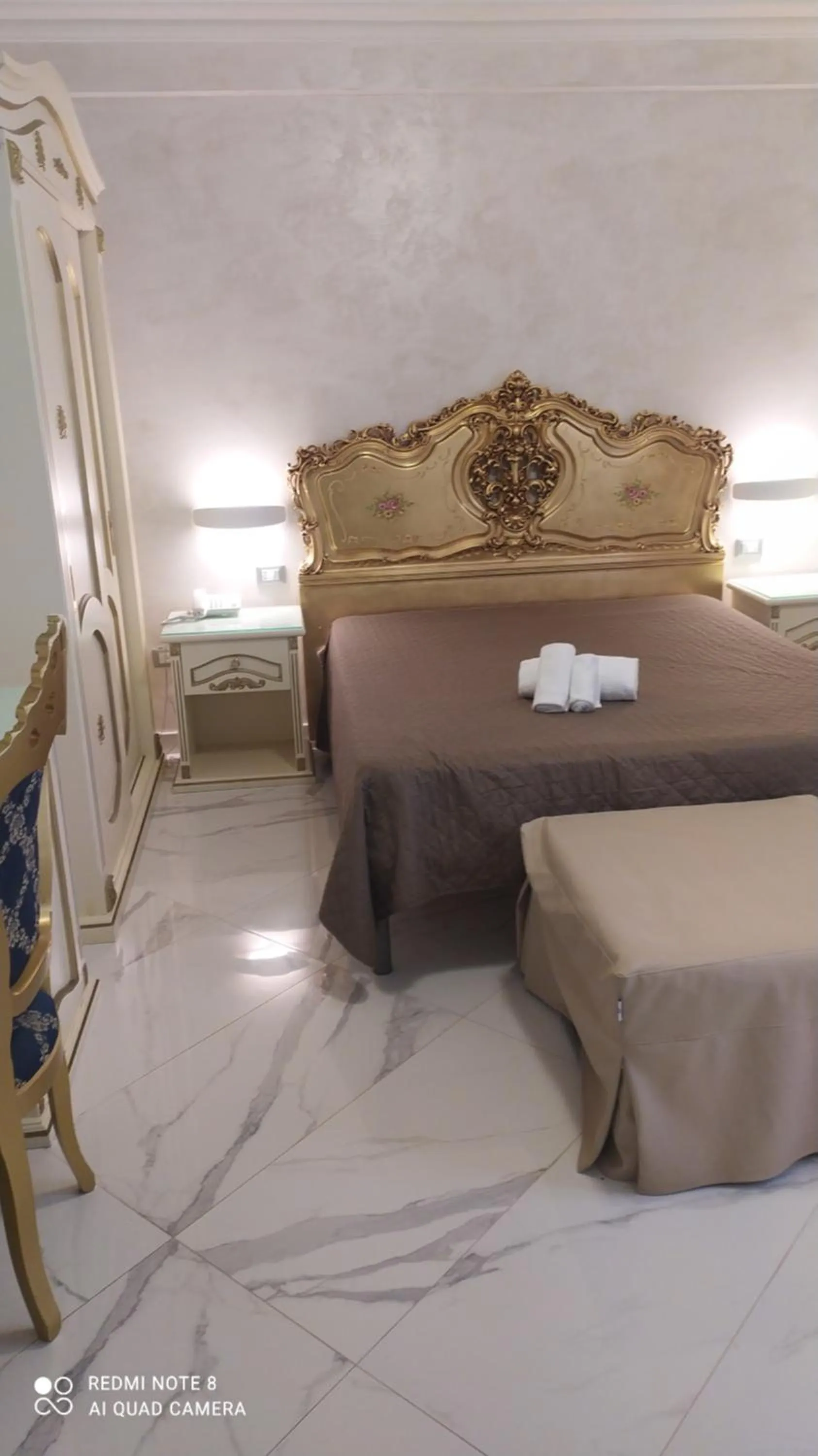 Bed in HOTEL PARADISE