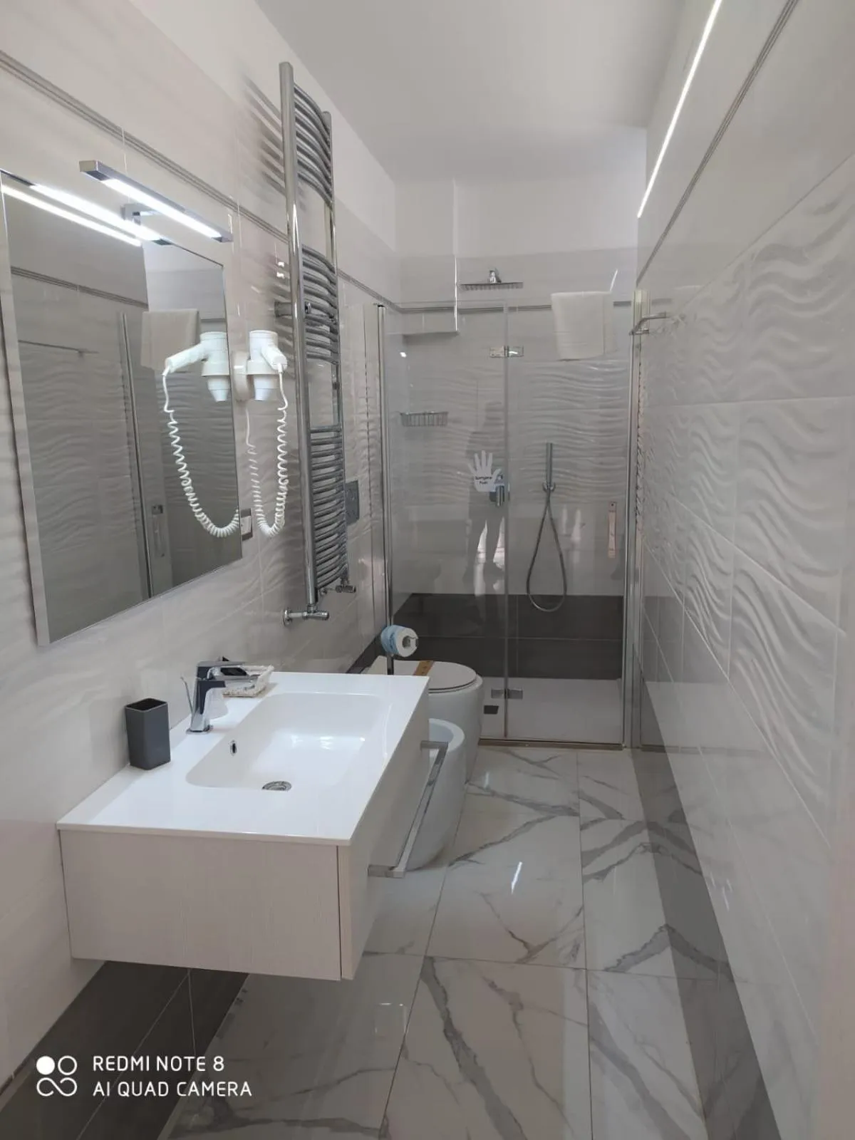 Bathroom in HOTEL PARADISE