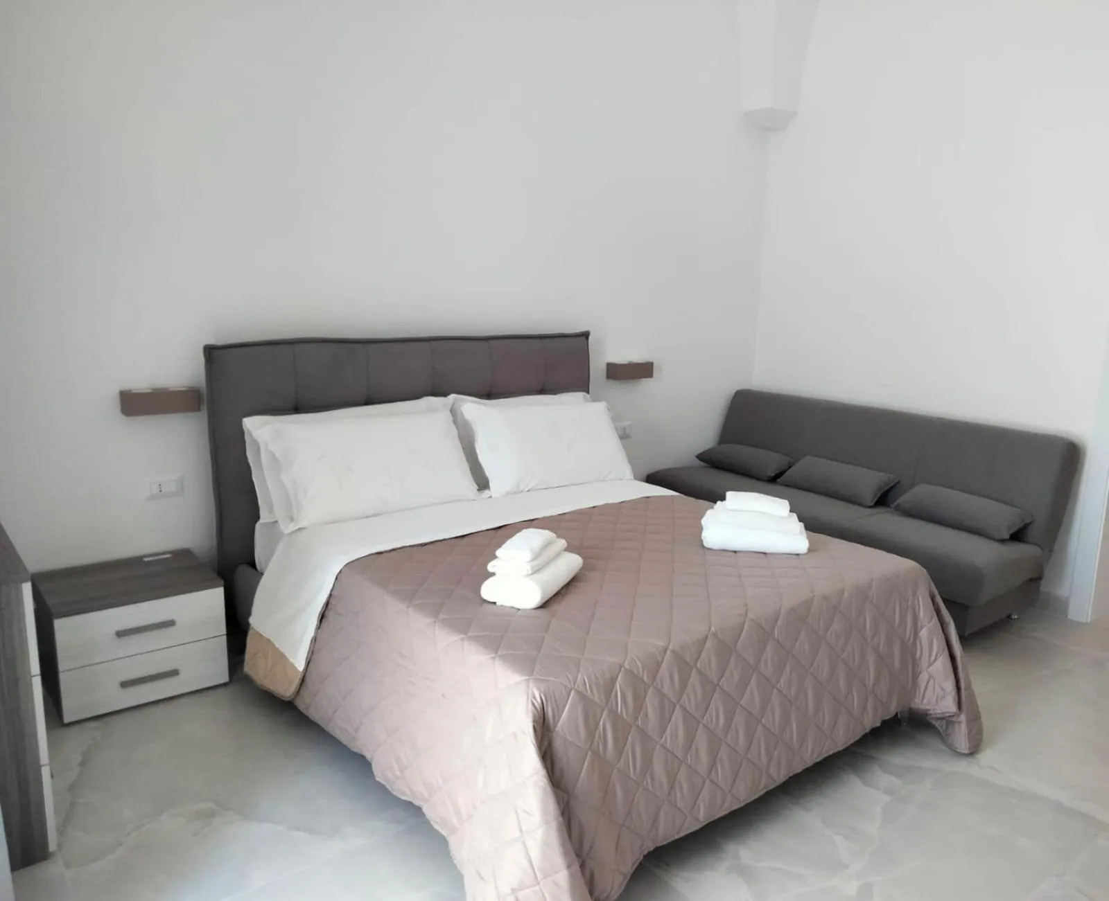 Bed in HOTEL PARADISE