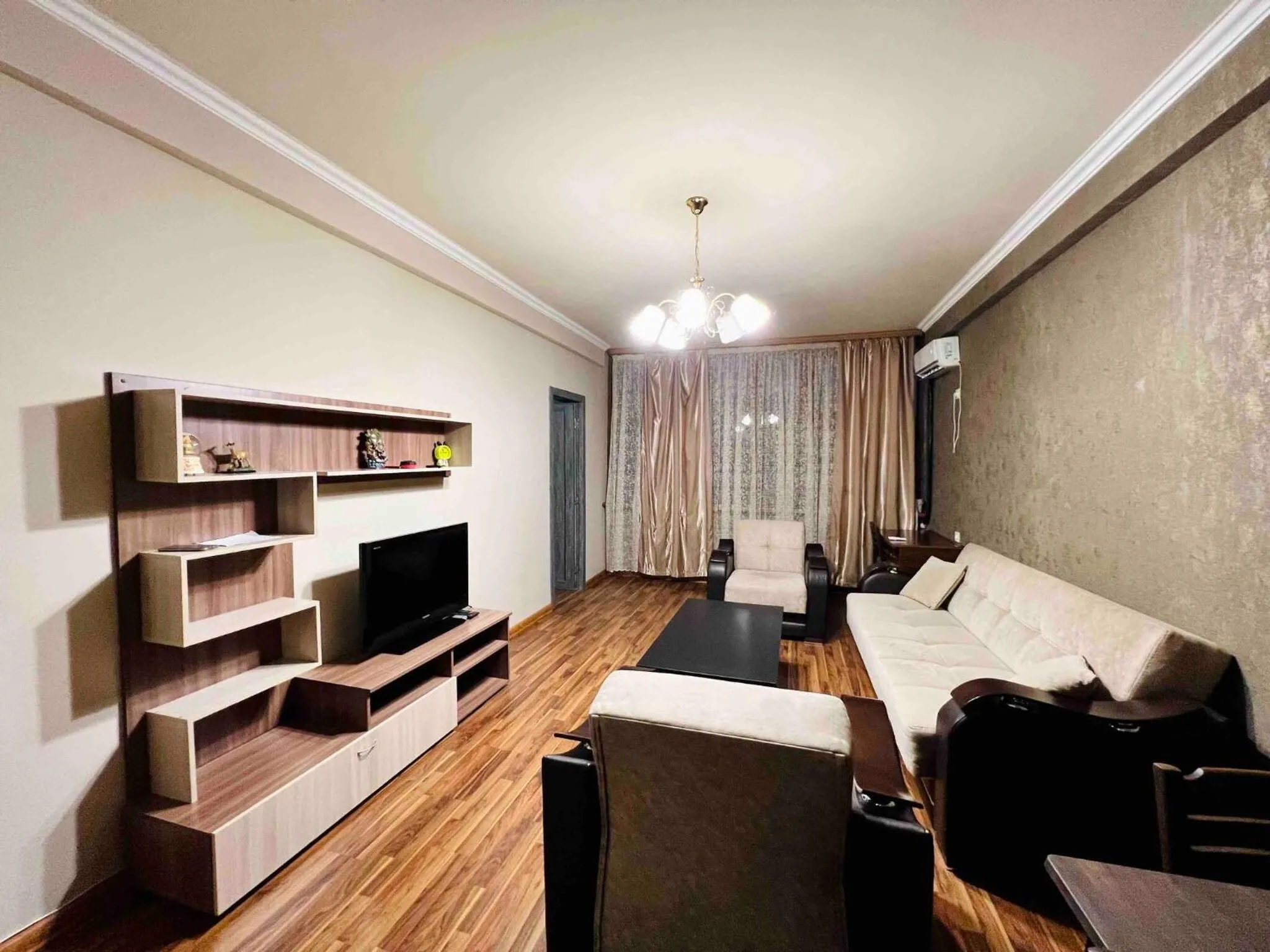 Apartment in Best Location, Cozy Spacious Apart Near Republic