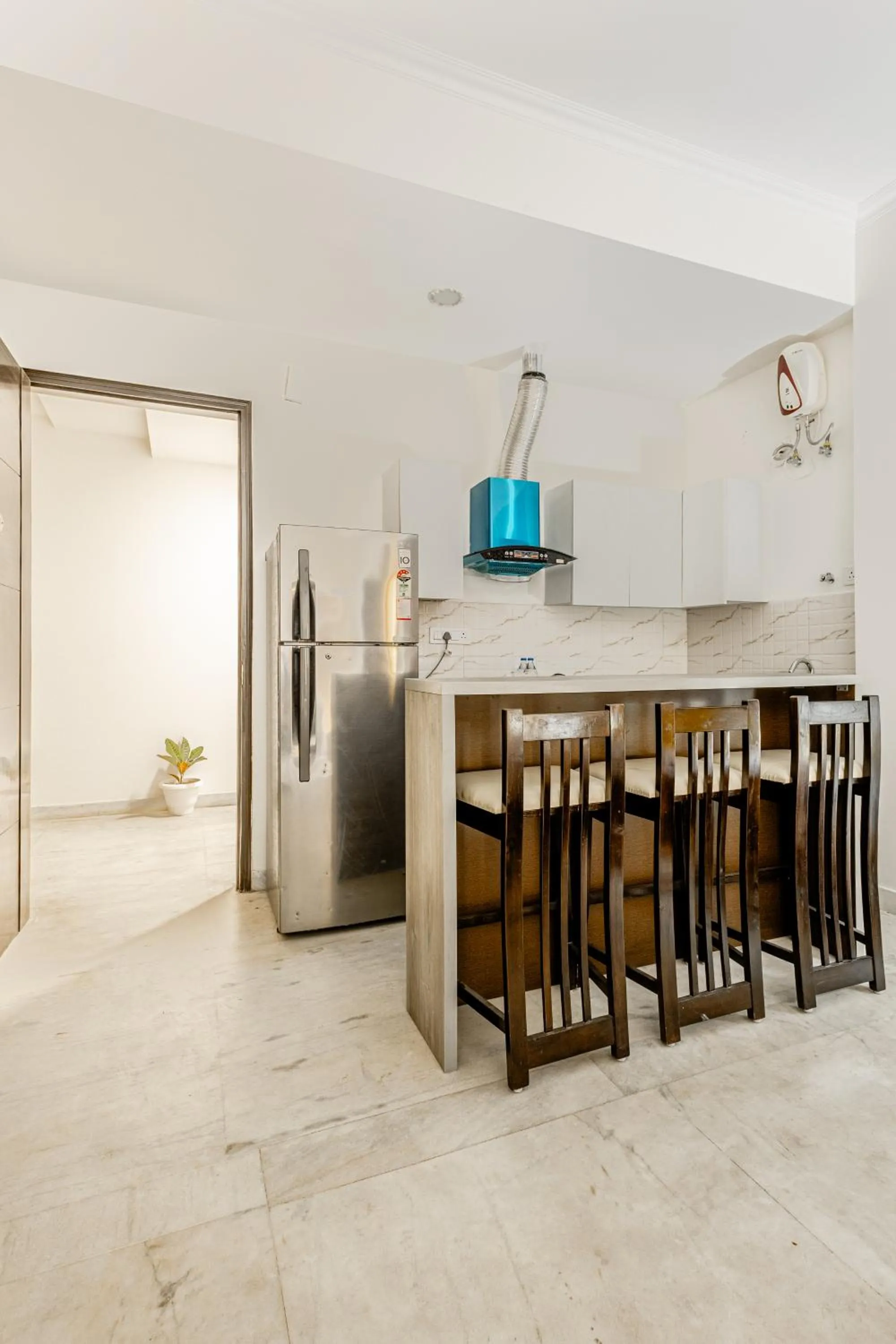 Kitchen or kitchenette in Lime Tree Hotel - Golf Course Road, Sector-43, Gurugram