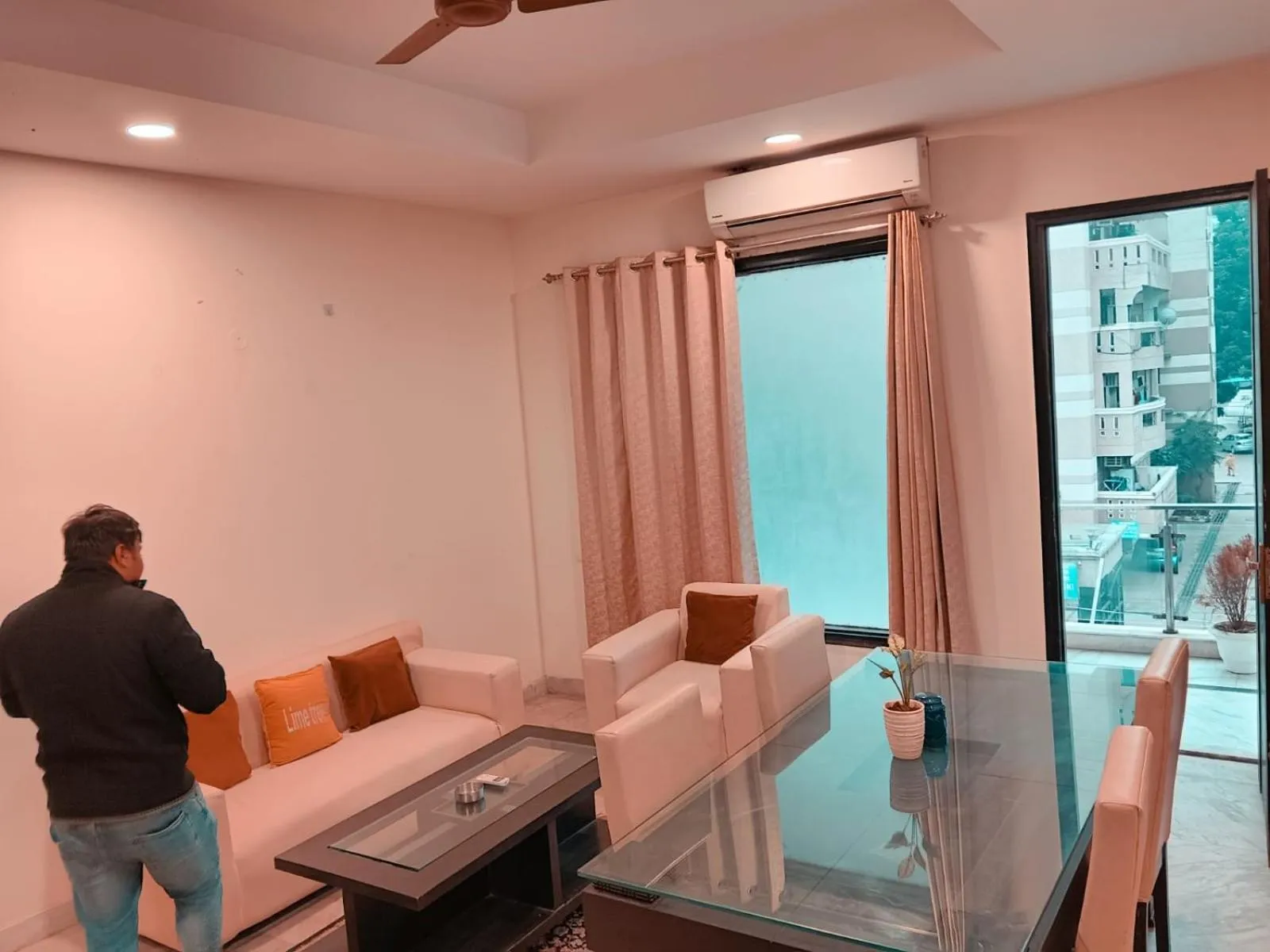 Living room in Lime Tree Hotel - Golf Course Road, Sector-43, Gurugram