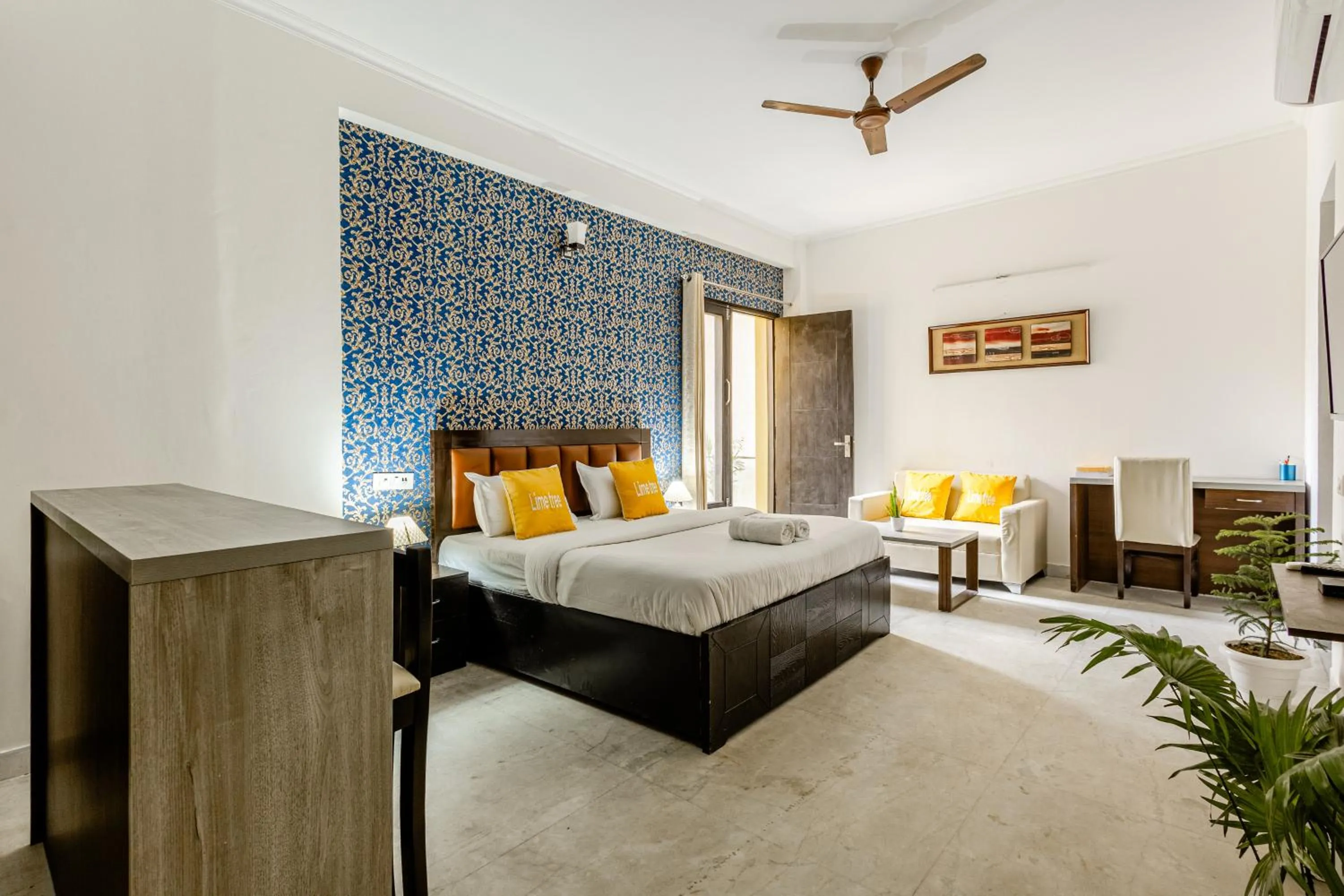 Bed in Lime Tree Hotel - Golf Course Road, Sector-43, Gurugram