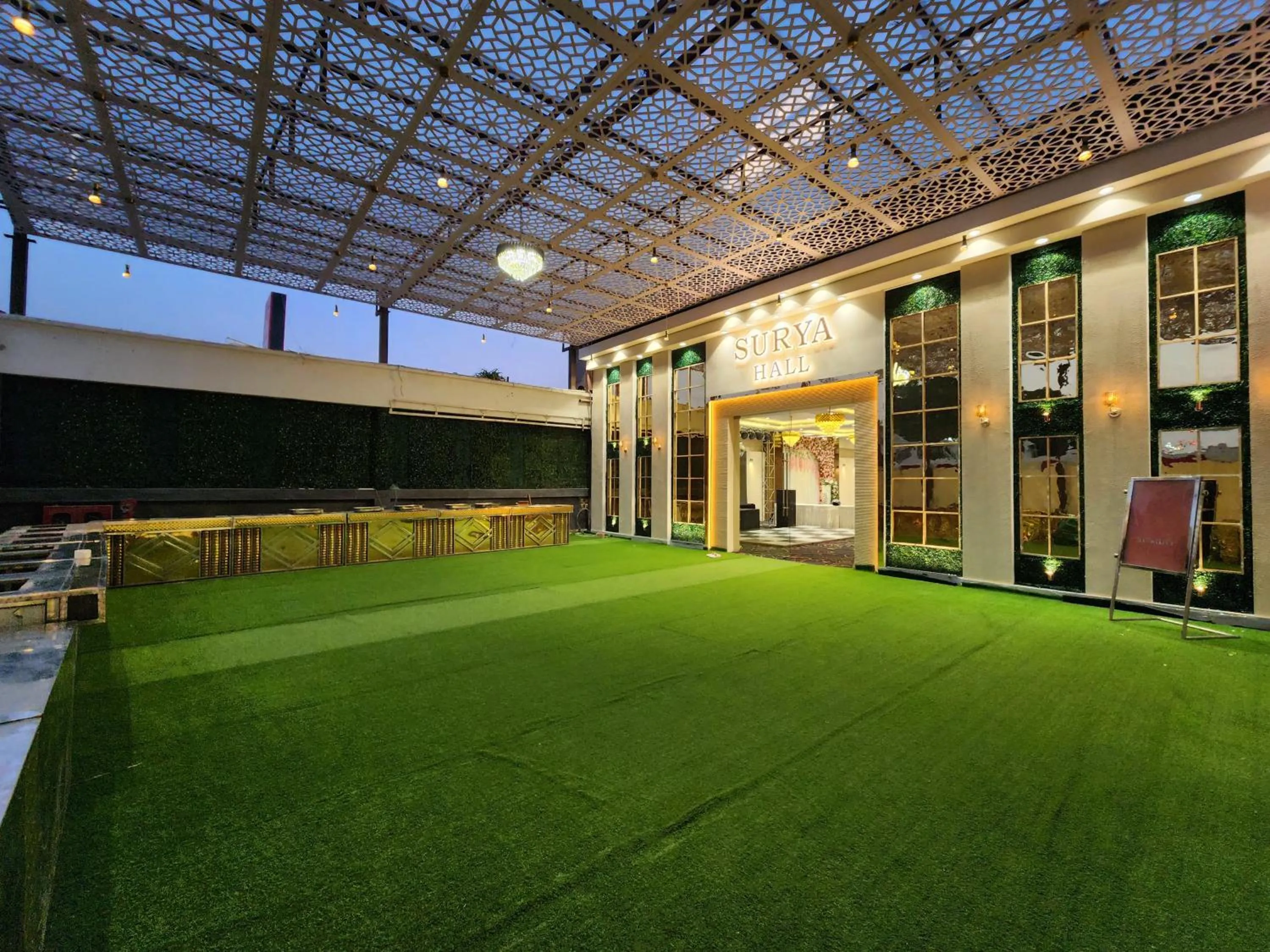 Garden in Hotel Mandakini Royale