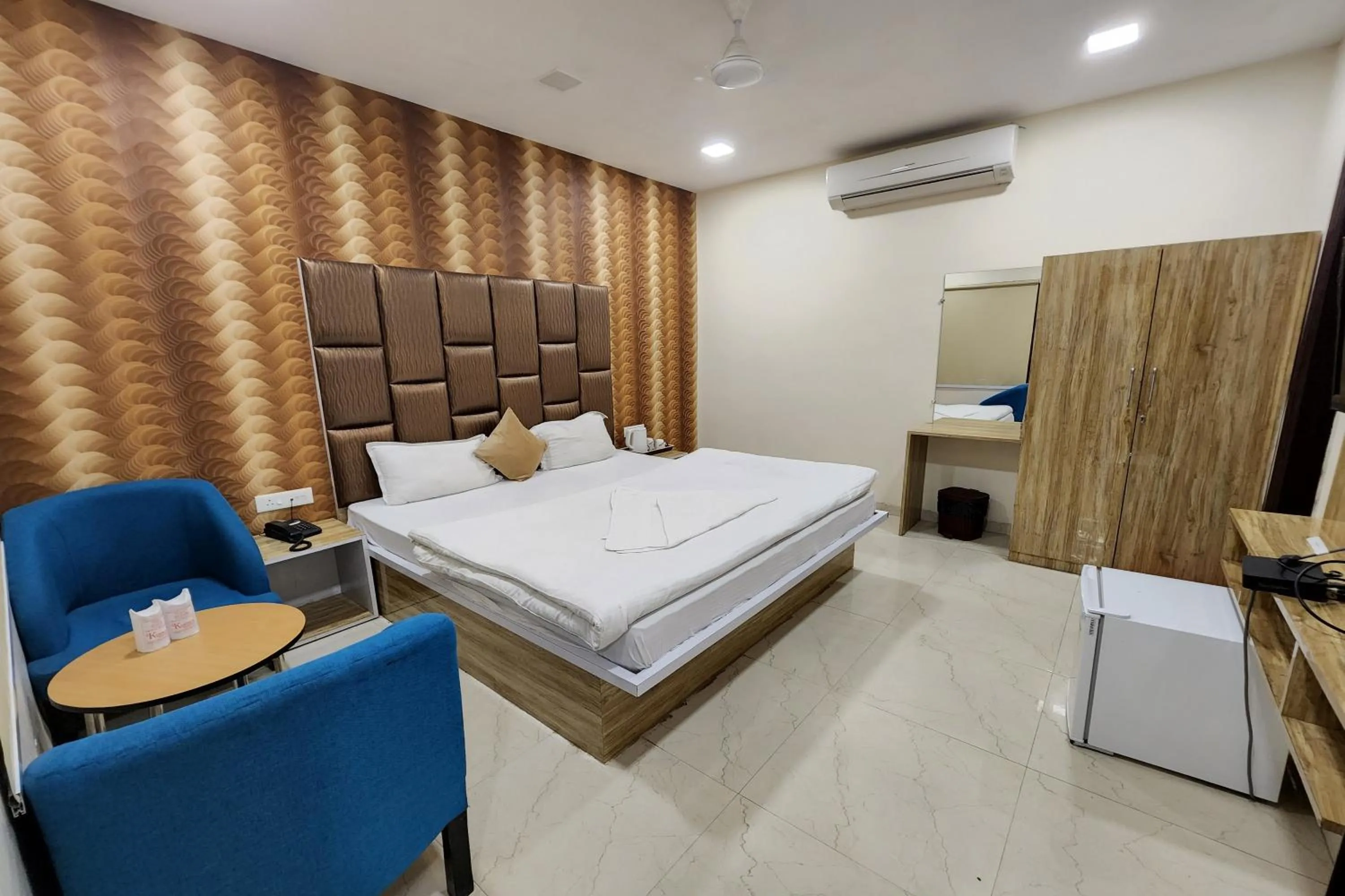 Bed in Hotel Mandakini Royale