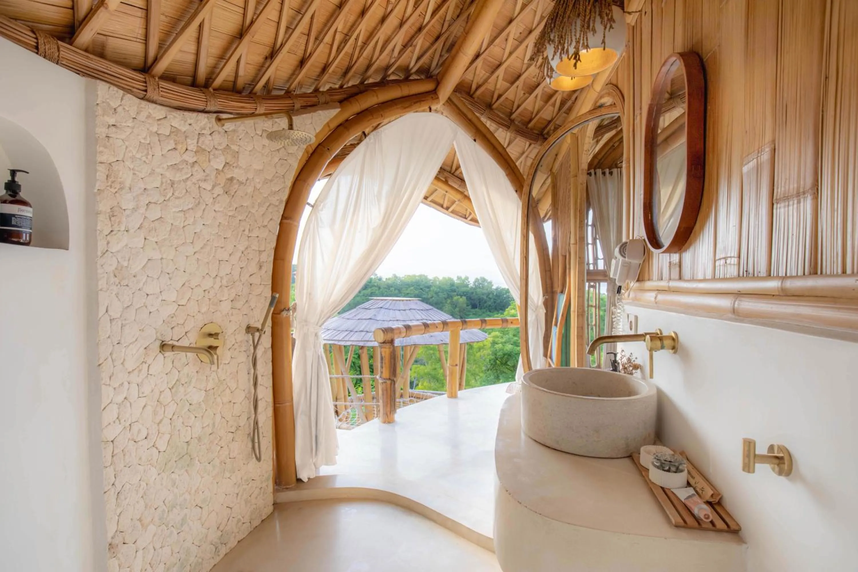 Shower in Camanta Penida - Adult Only